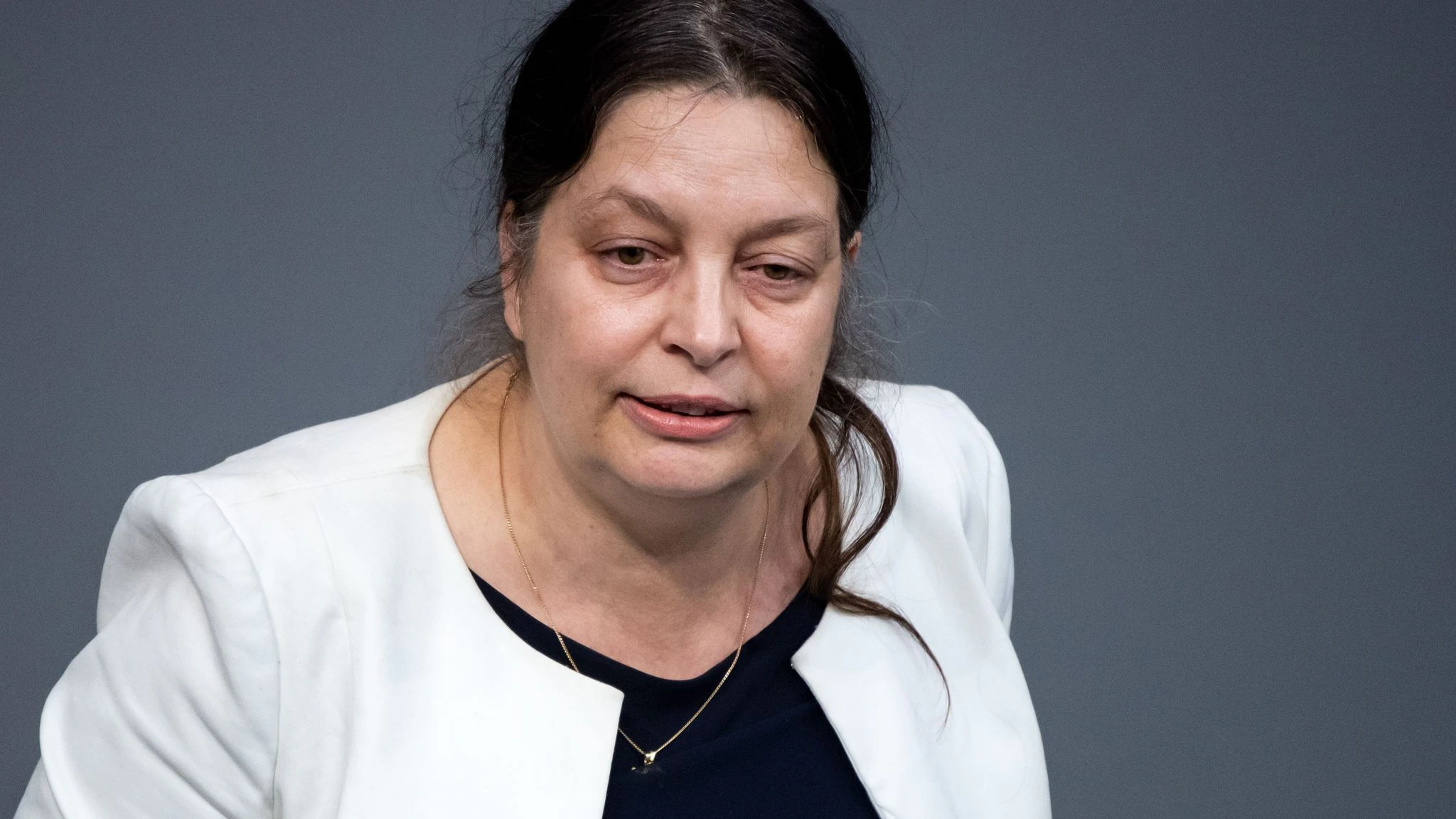 Die einstige AfD-Bundestagsabgeordnete Birgit Malsack-Winkemann sitzt in U-Haft, steht aber dennoch auf dem Wahlzettel für die Wiederholung der Bundestagswahl in Berlin. Wie kann das sein?