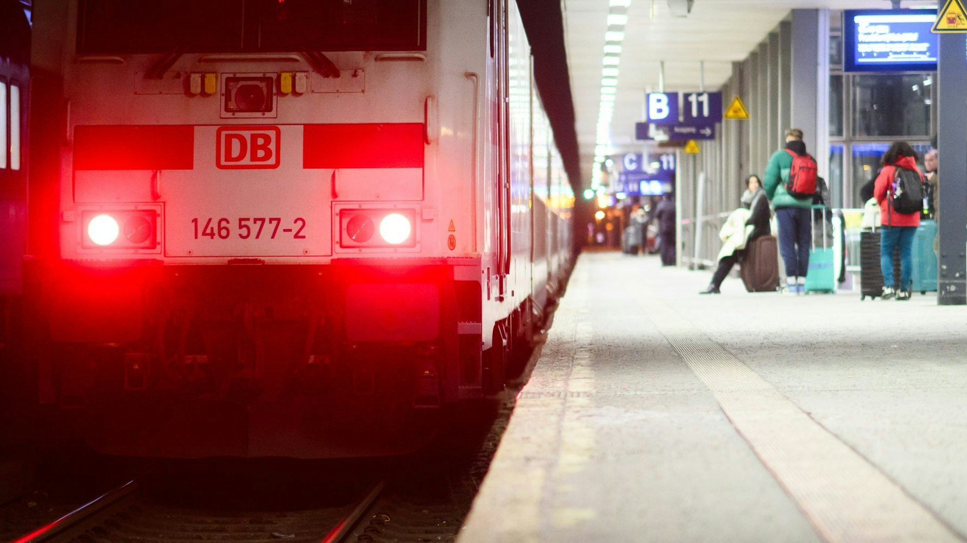 Wegen des Lokführerstreiks wird es für Bahnkunden gerade stressig.