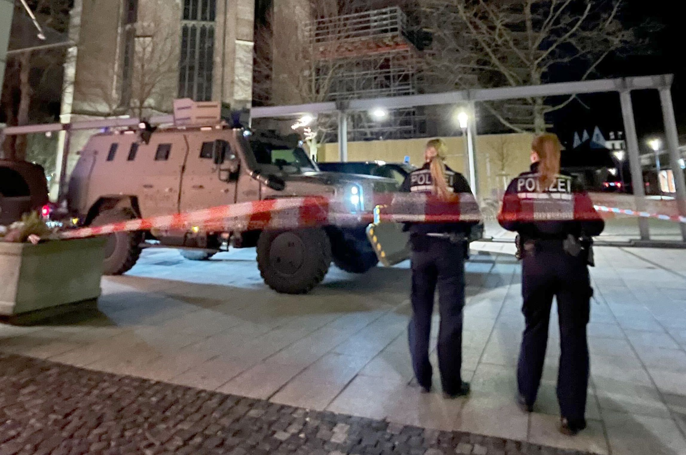 Update! Geiselnahme in Ulm: Polizei schießt, bewaffneter Täter festgenommen