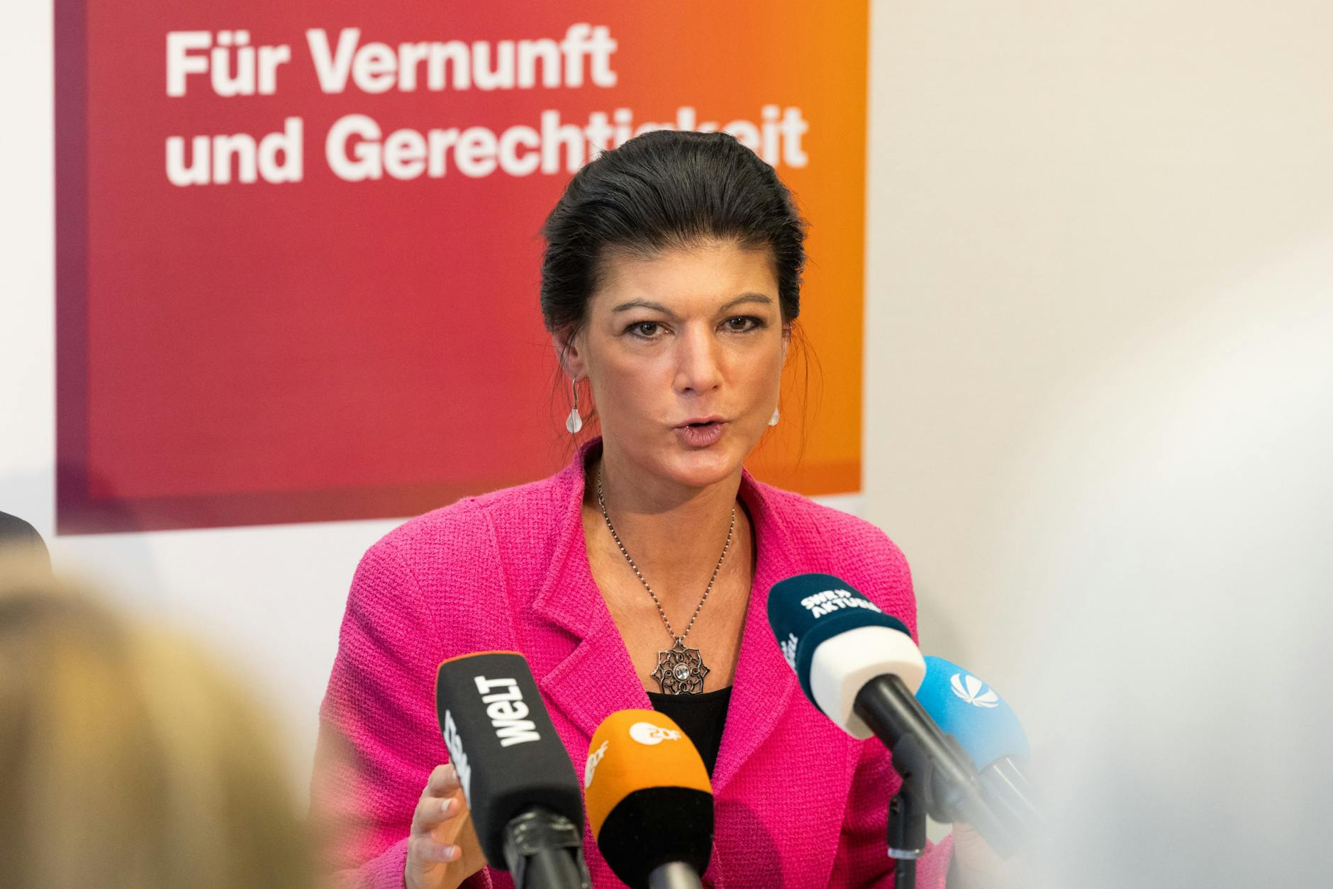 Sahra Wagenknecht, Parteivorsitzende des Bündnis Sahra Wagenknecht – Für Vernunft und Gerechtigkeit, während einer Pressekonferenz.