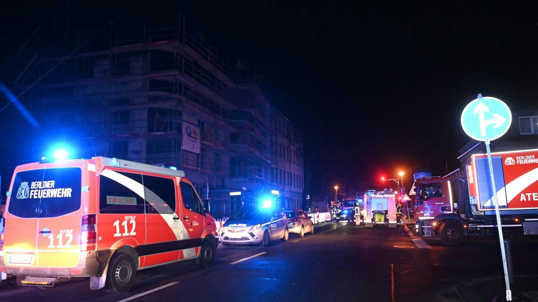 In Pankow gab es in der Nacht ein Feuer in einem Mehrfamilienhaus.