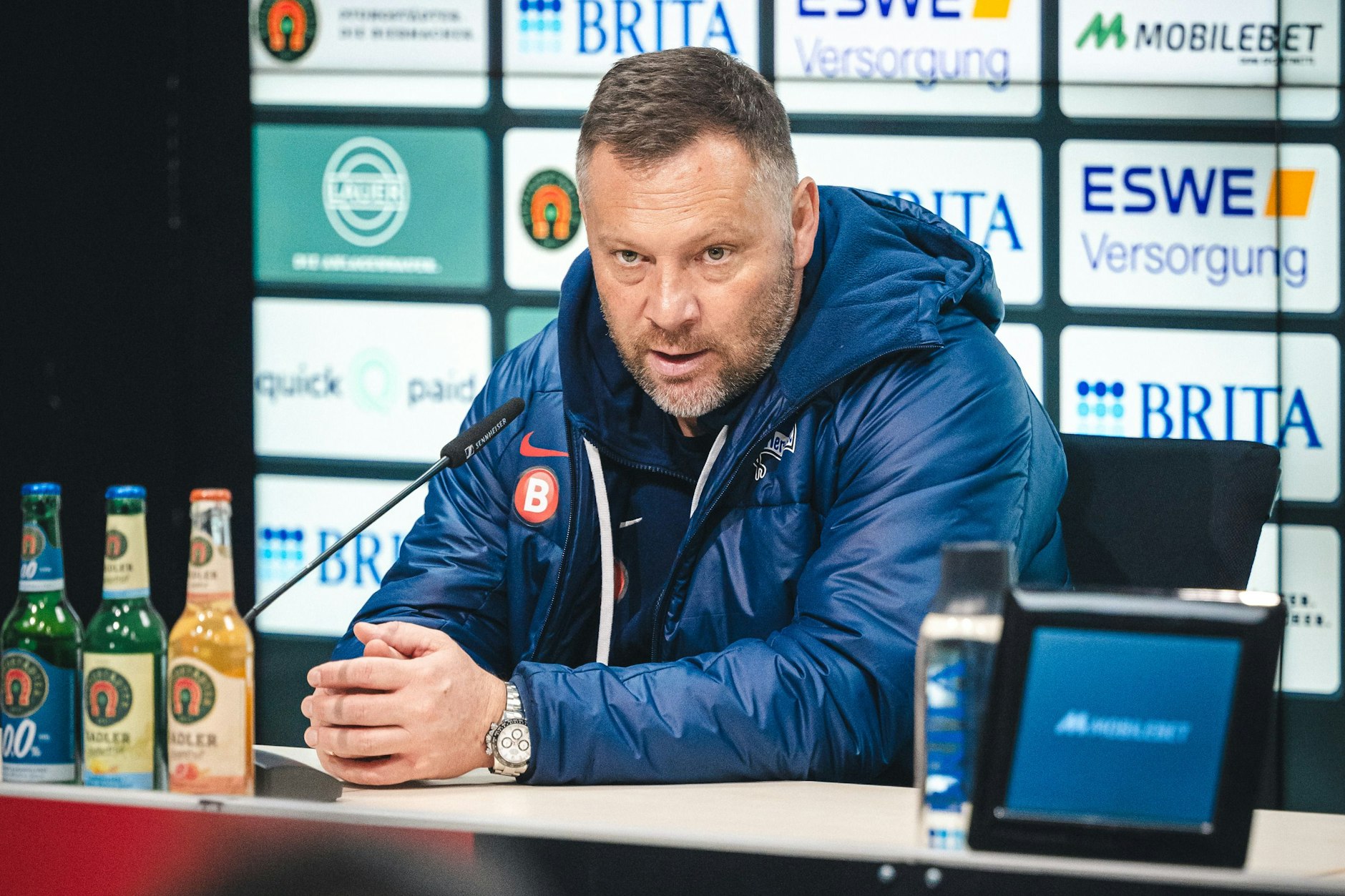 Herthas Trainer Pal Dardai war nach dem 1:3 in Wiesbaden gefrustet.