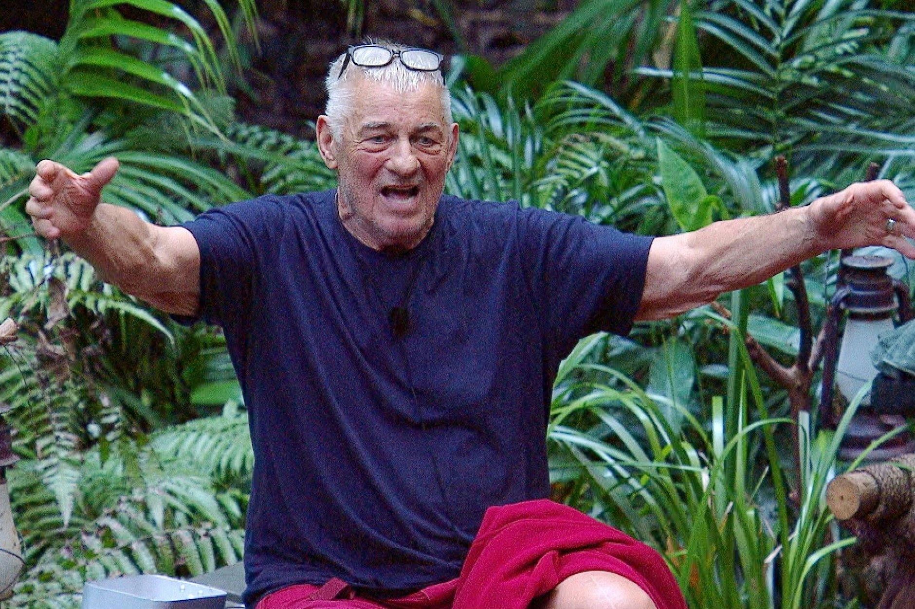 Schauspiel-Star Heinz Hoenig darf im Dschungelcamp nicht an den Prüfungen teilnehmen – laut RTL aus gesundheitlichen Gründen.