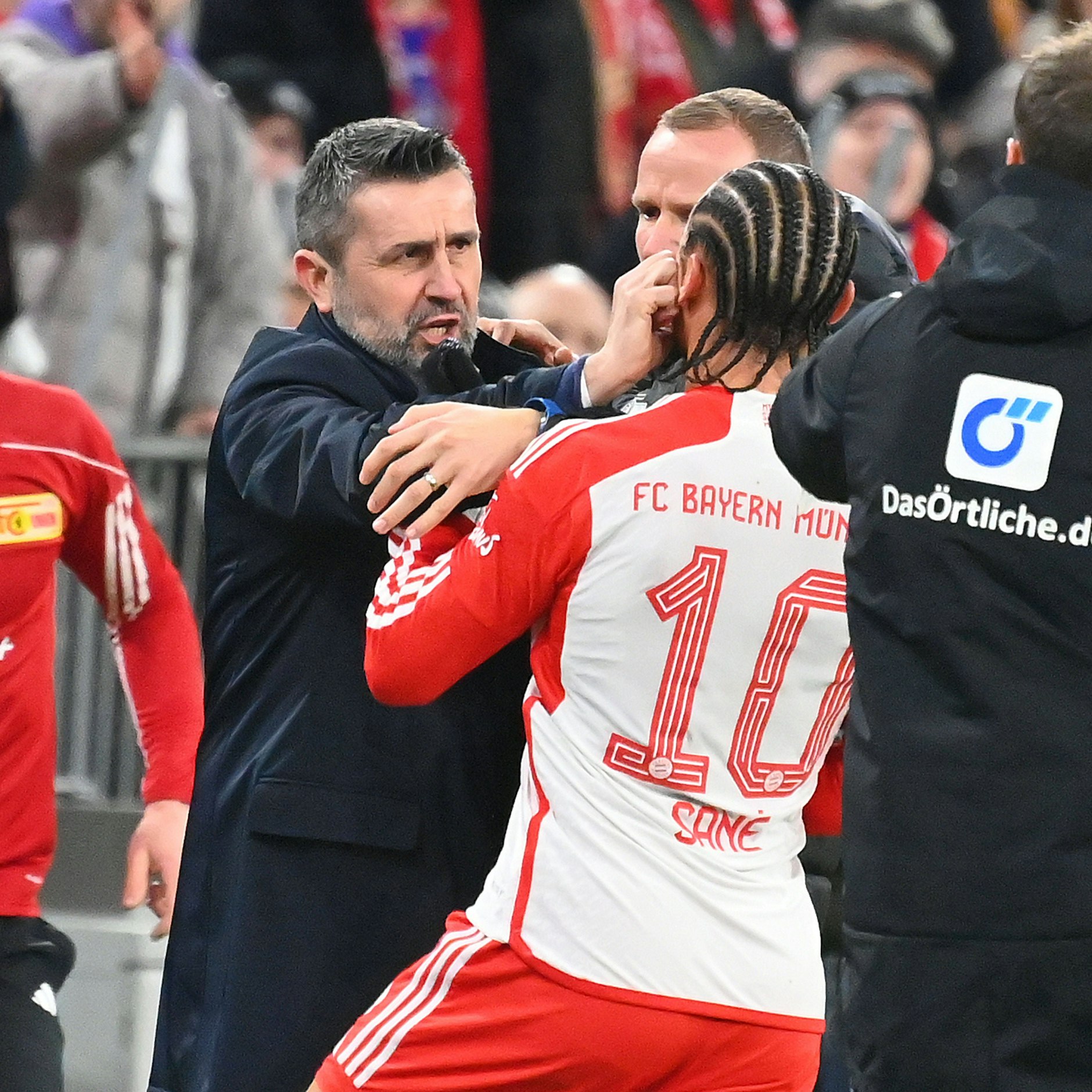 Vergangenen Mittwoch sorgte Unions Trainer Nenad Bjelica für einen Skandal, als er Bayerns Sané zweimal ins Gesicht Griff.
