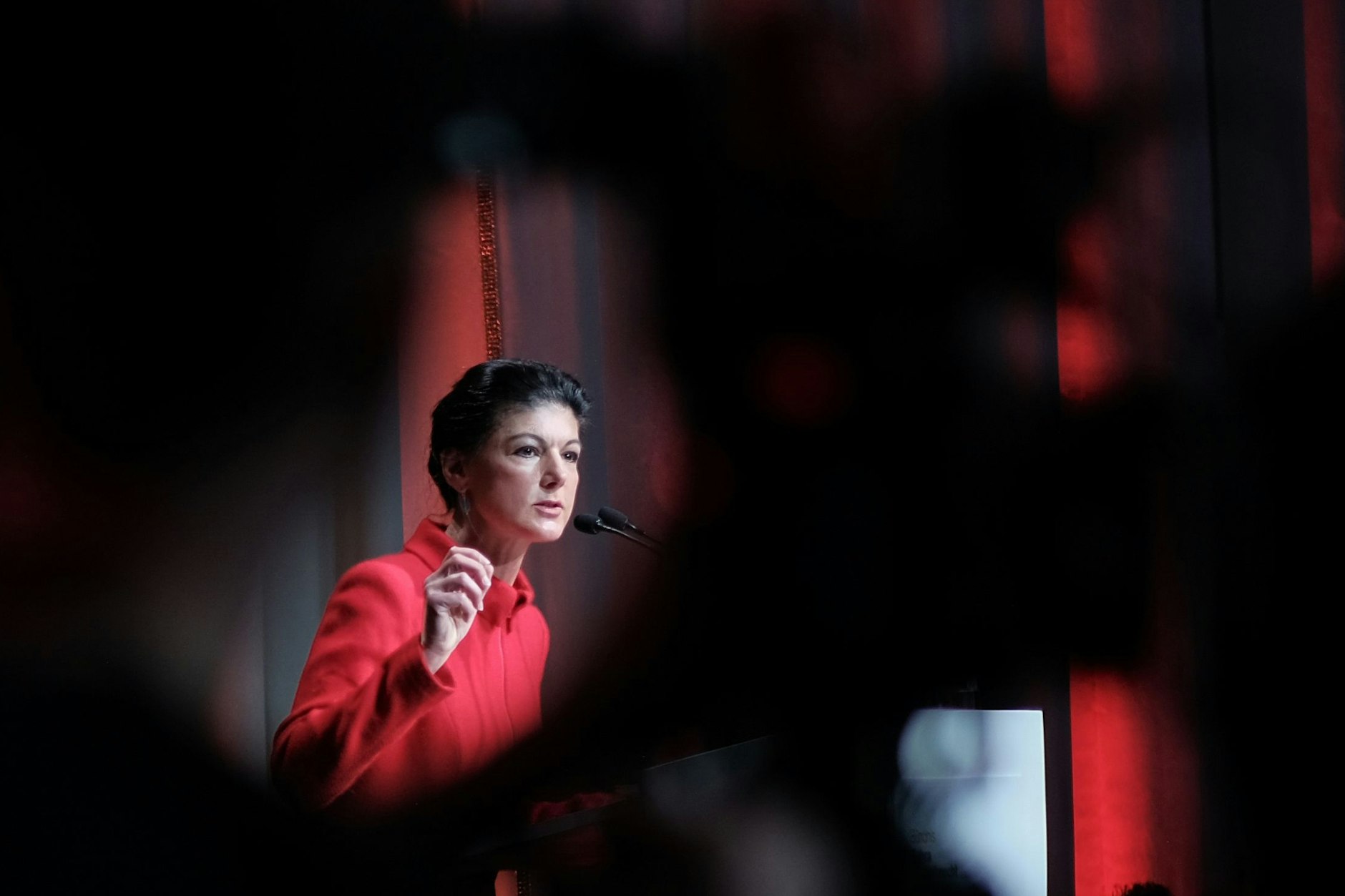 Sahra Wagenknecht: „Lasst uns eine Partei des Miteinanders werden und nicht eine Partei der Intrigen und des Postengeschachers wie alle anderen“.