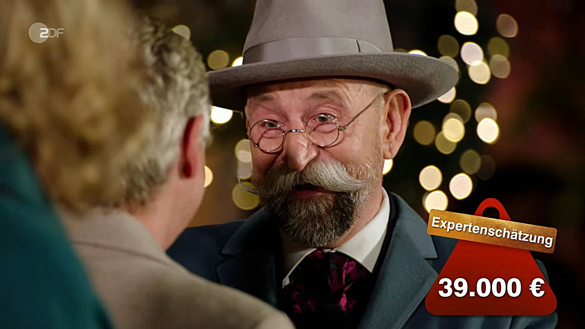 Beim Wert der Teller kullern auch bei „Bares für Rares“-Moderator Horst Lichter die Tränen.