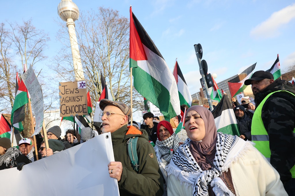 Pro-Palestinian Demonstration in Berlin Leads to Clashes and Arrests