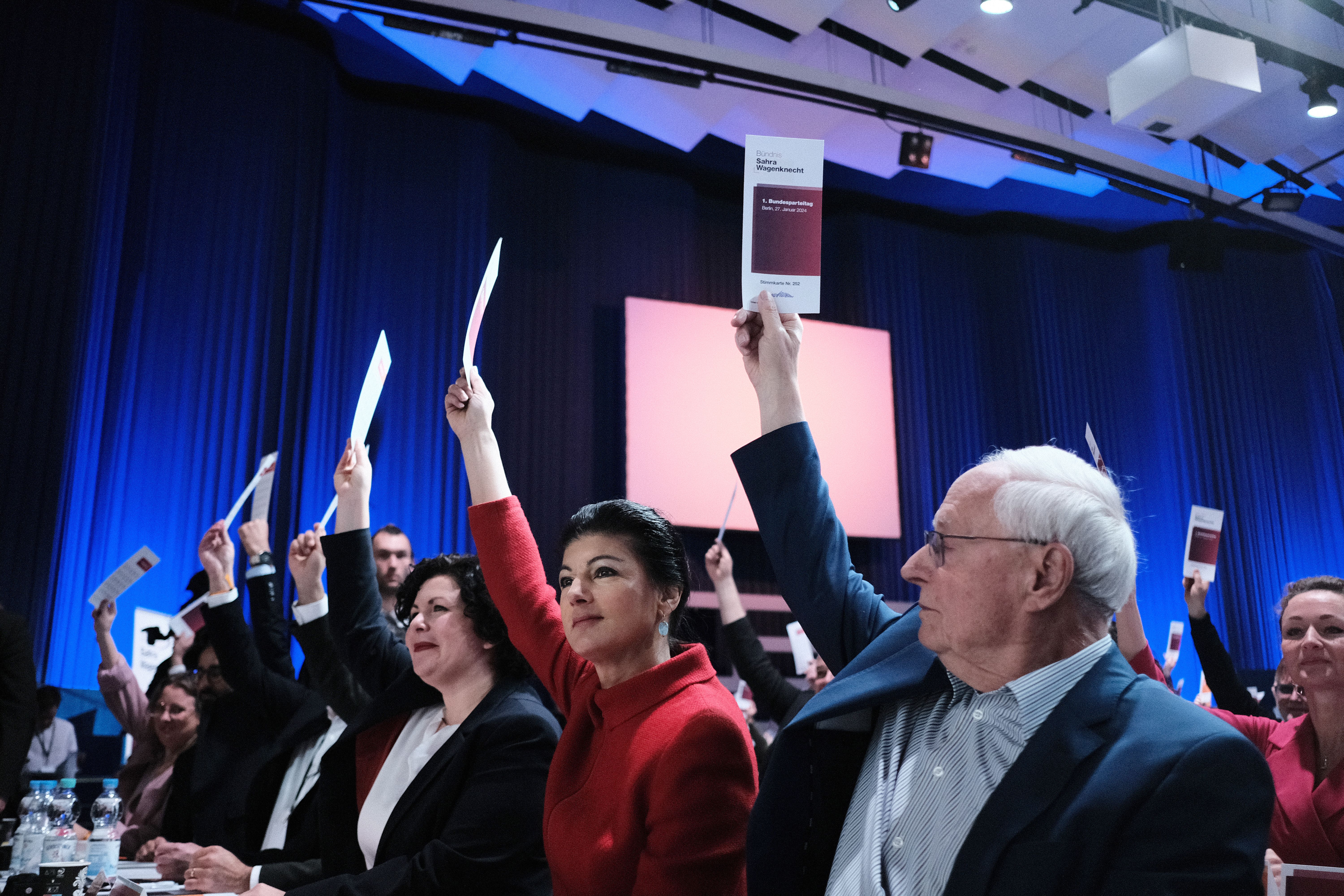 Sahra Wagenknecht und Co.: Im Zweifel nennt man sie „Querfront“