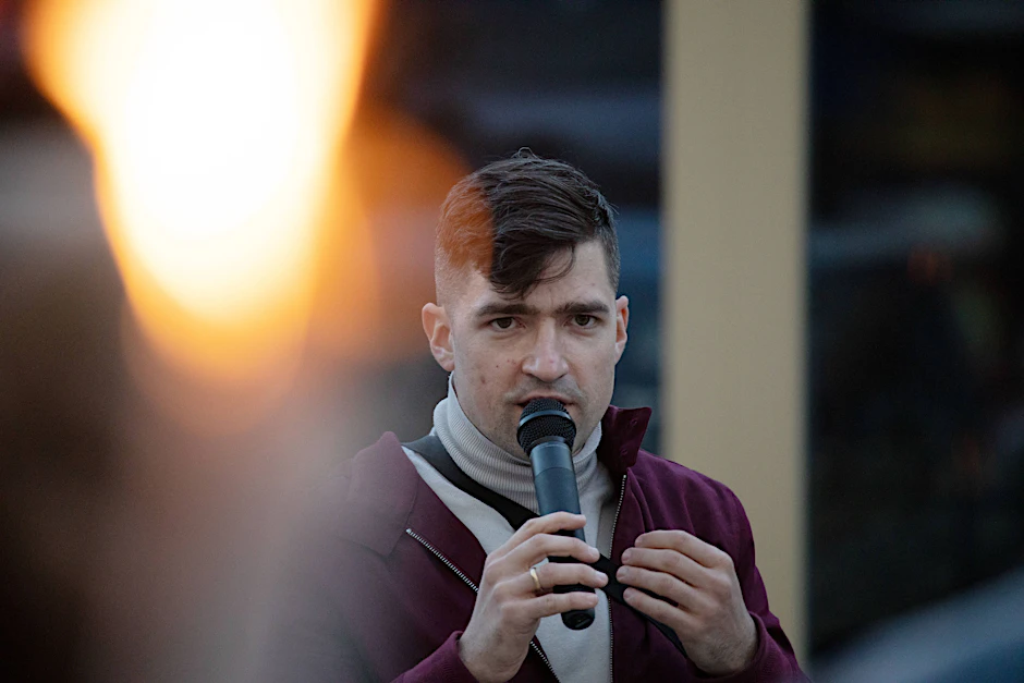 Martin Sellner hatte bei dem Treffen radikaler Rechter am 25. November in Potsdam nach eigenen Angaben über „Remigration“ gesprochen. (Archivbild)&nbsp;