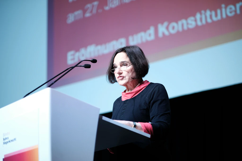 Daniela Dahn bir parti konferansında Auschwitz'in kurtarılışını anıyor