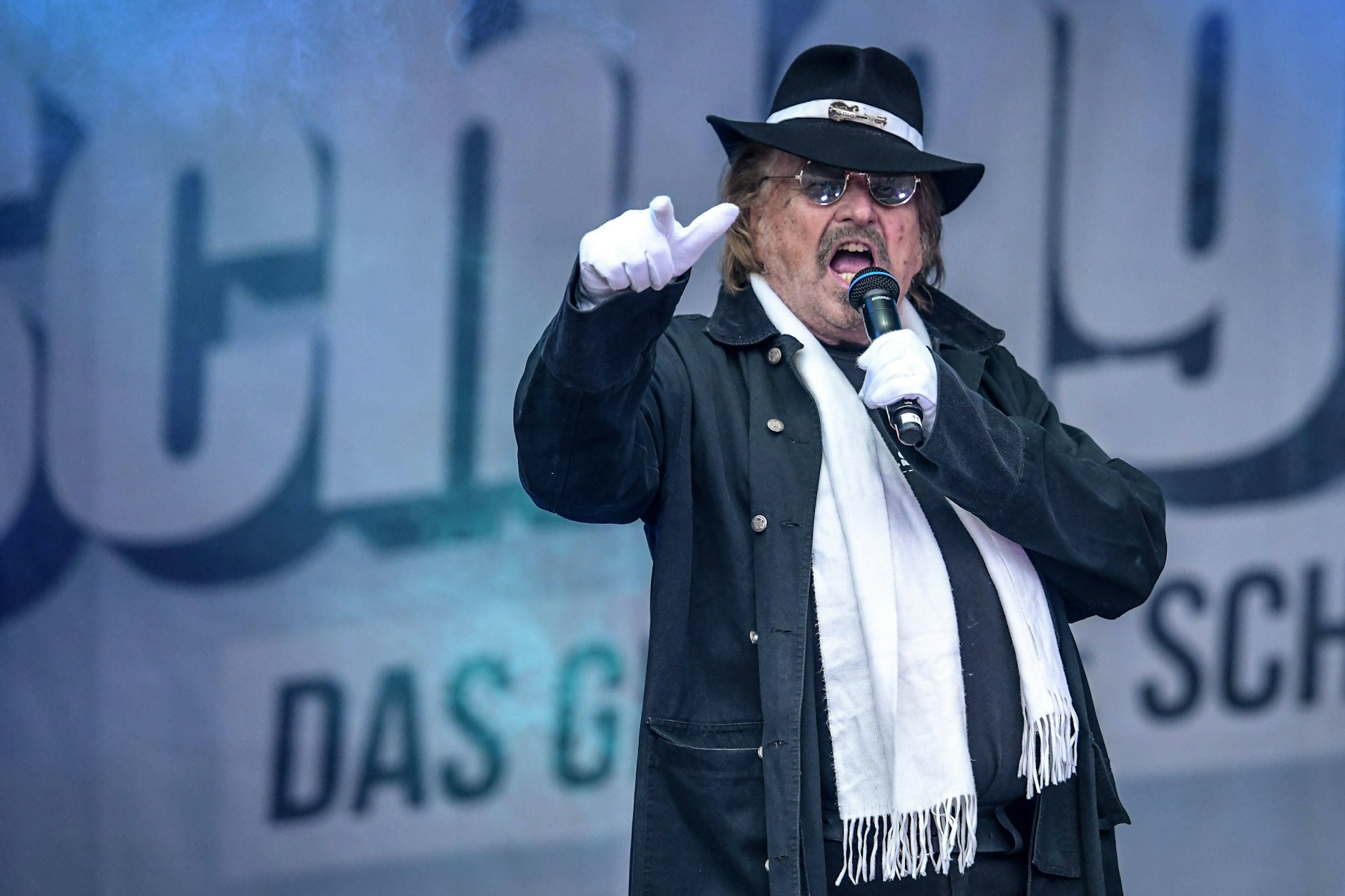 Hier kommt ... Frank. Im August trat Frank Zander beim „SchlagerOlymp“ im Strandbad Lübars auf.