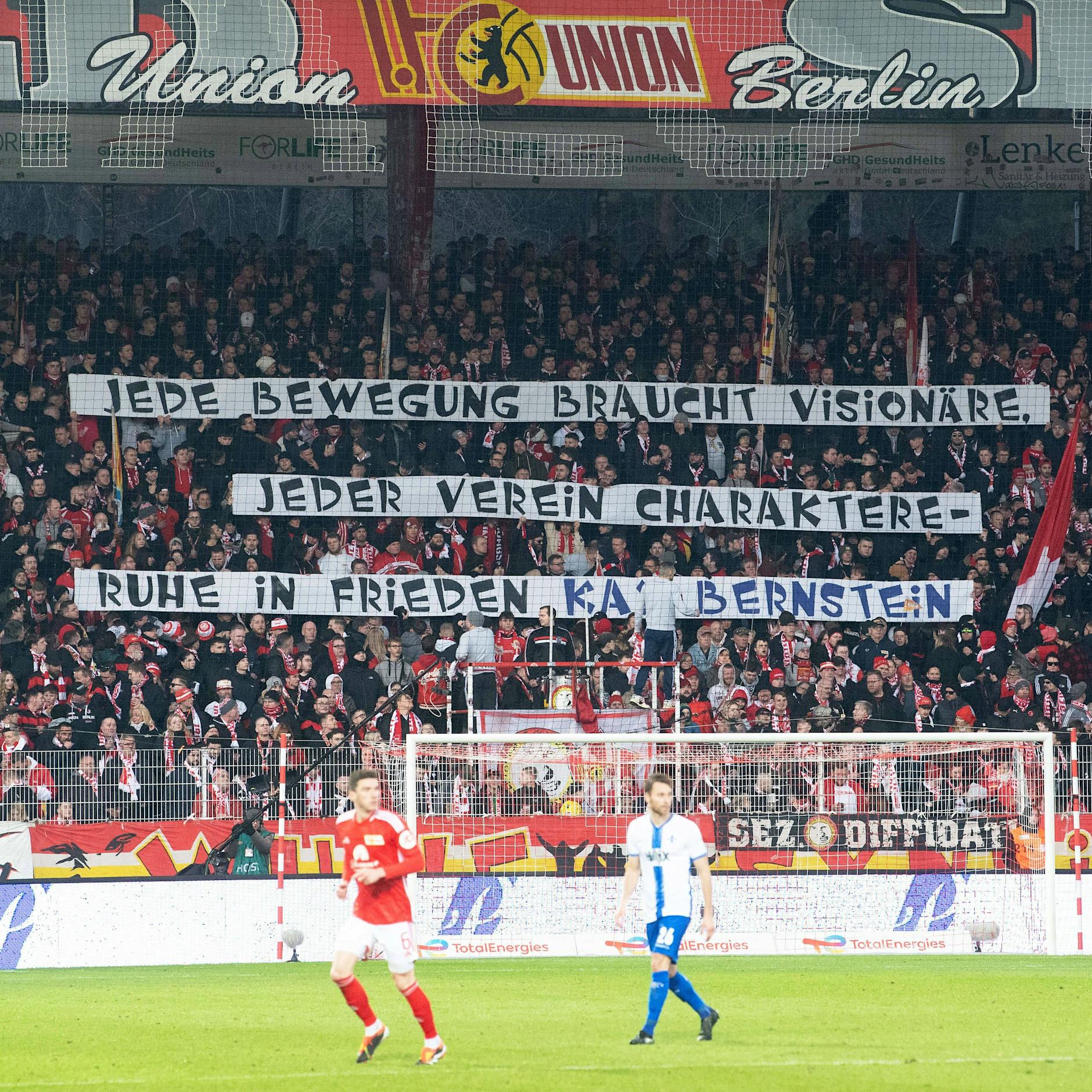 Gänsehaut: Fans des 1. FC Union würdigen Hertha-Präsident Kay Bernstein!