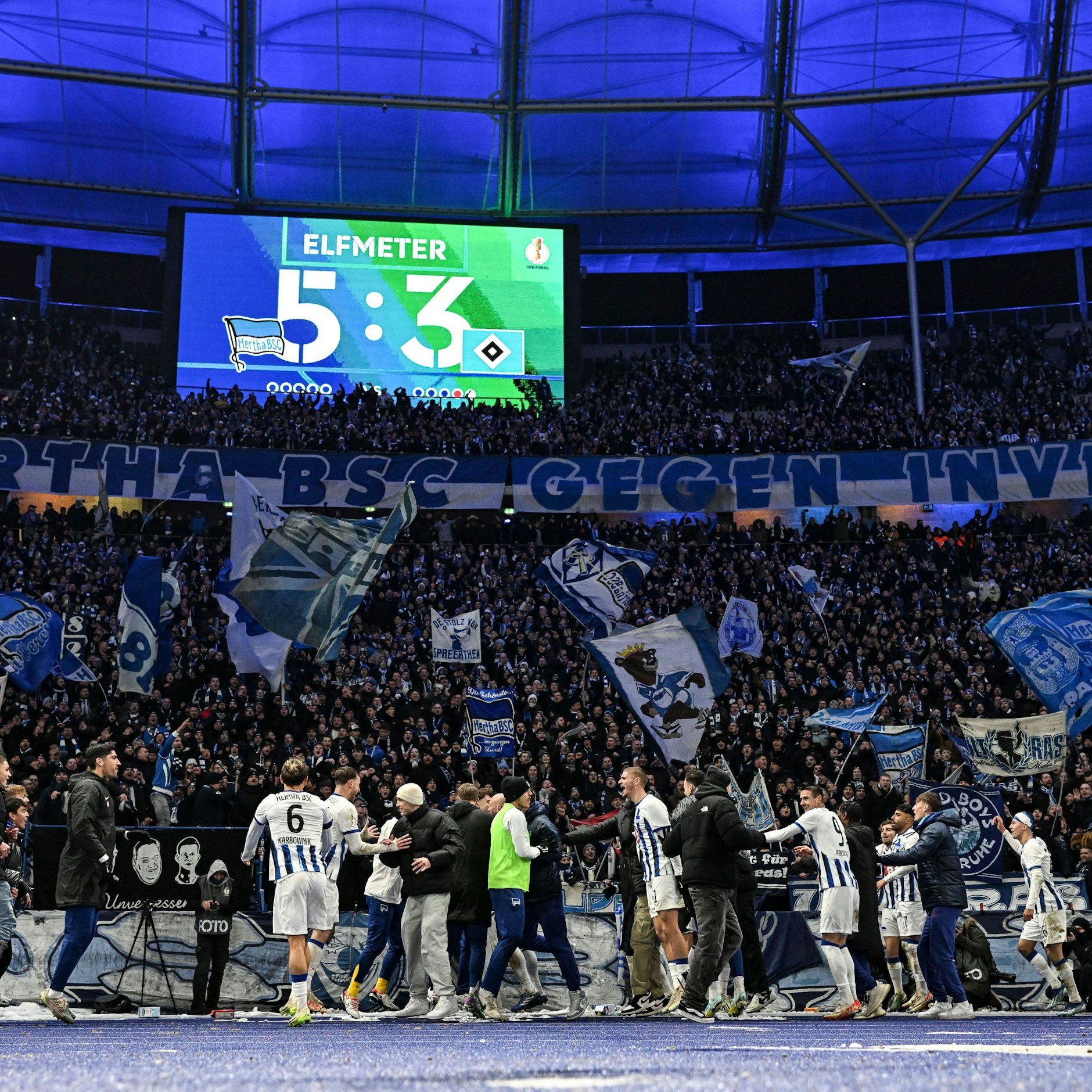 Am 6. Dezember jubelten Fans und Spieler nach dem Elferkrimi im Pokal-Achtelfinale gegen den HSV.