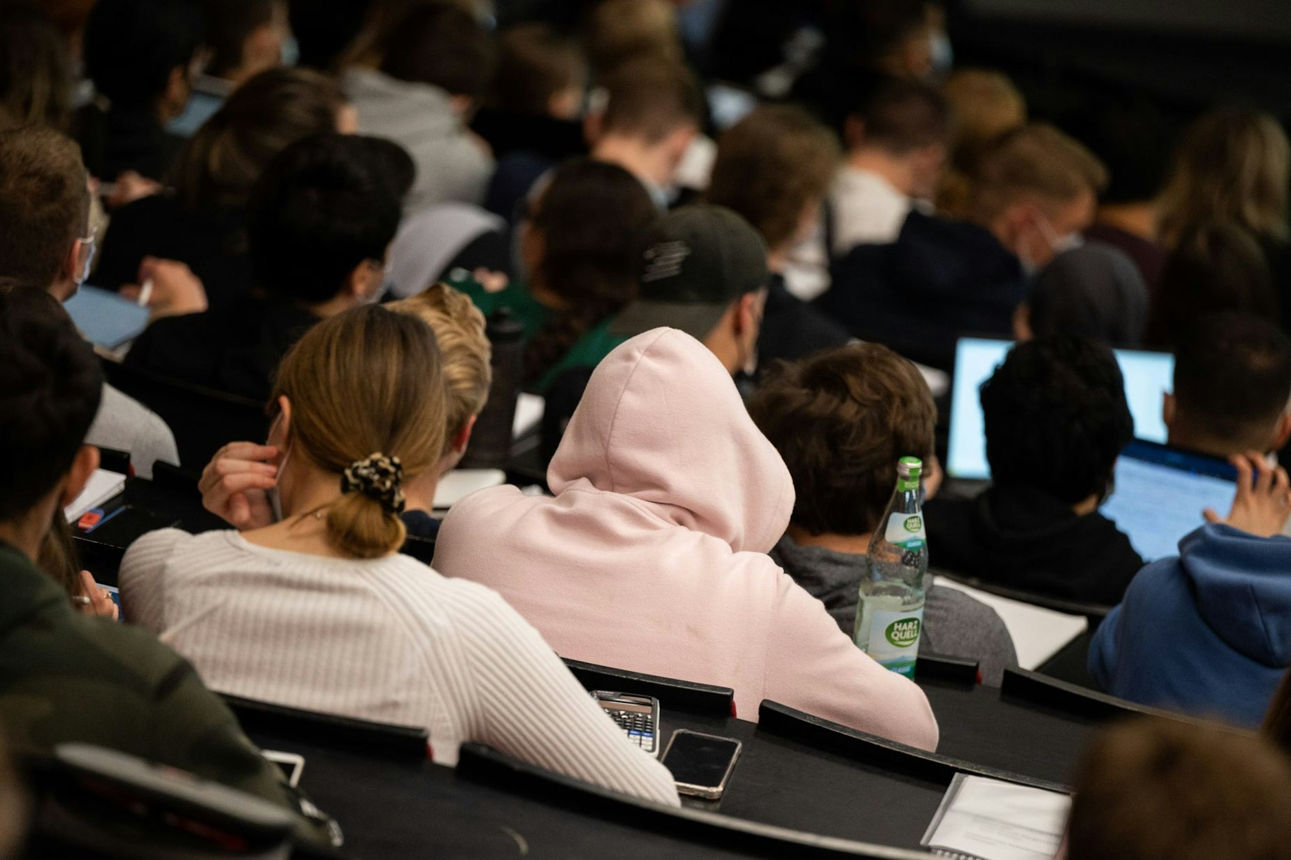 Immer mehr Berliner Studenten nutzen unbemerkt KI-Programme für ihre Arbeiten.