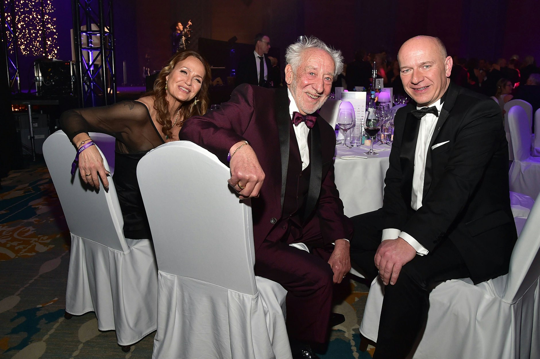 Lehrertisch beim Abiball: Dieter Hallervorden mit Ehefrau Christiane Zander und Kai Wegner.