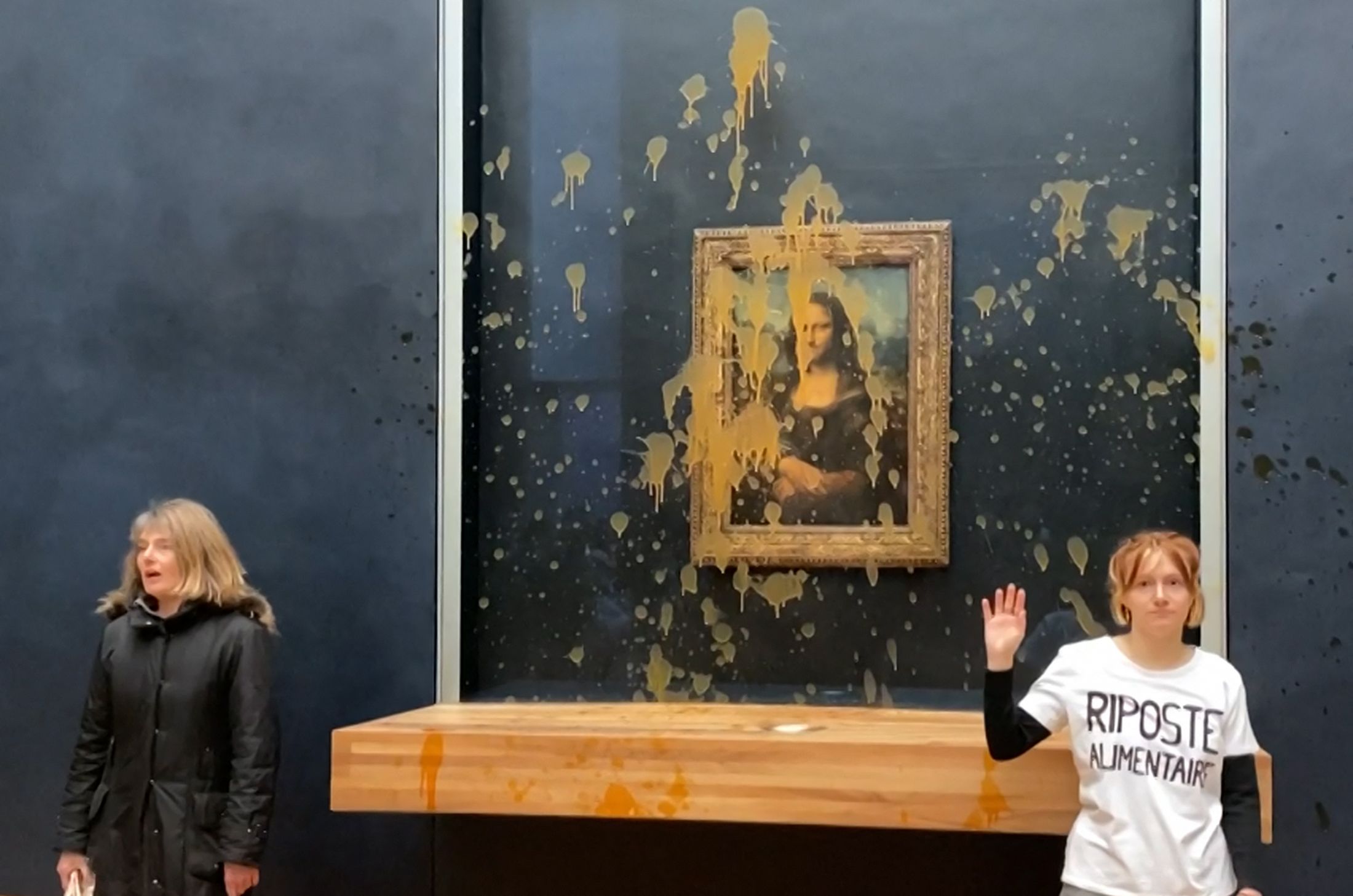Schmieriger Protest: „Mona Lisa“ mit Suppe beworfen