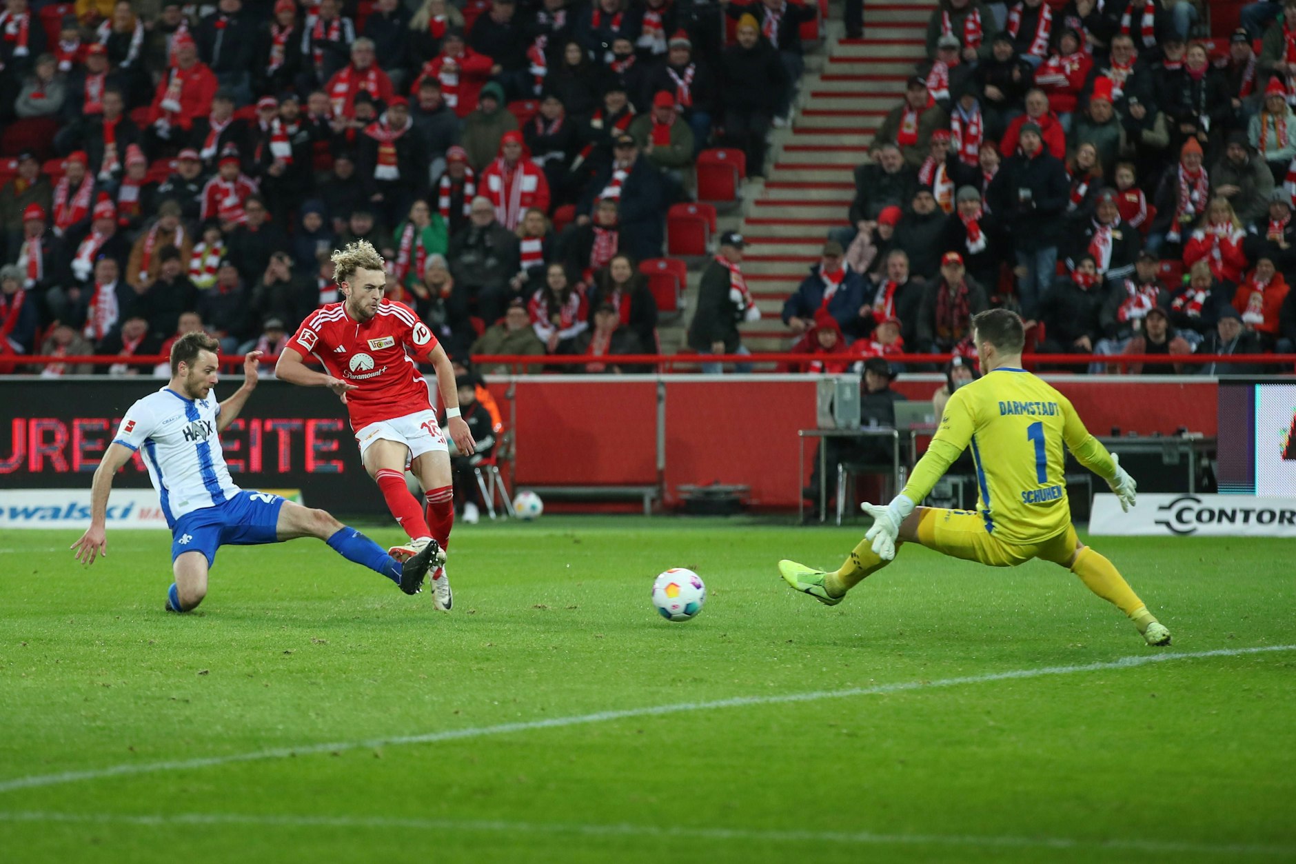 Benedict Hollerbach erlöst den 1. FC Union, trifft gegen Darmstadt zum 1:0.