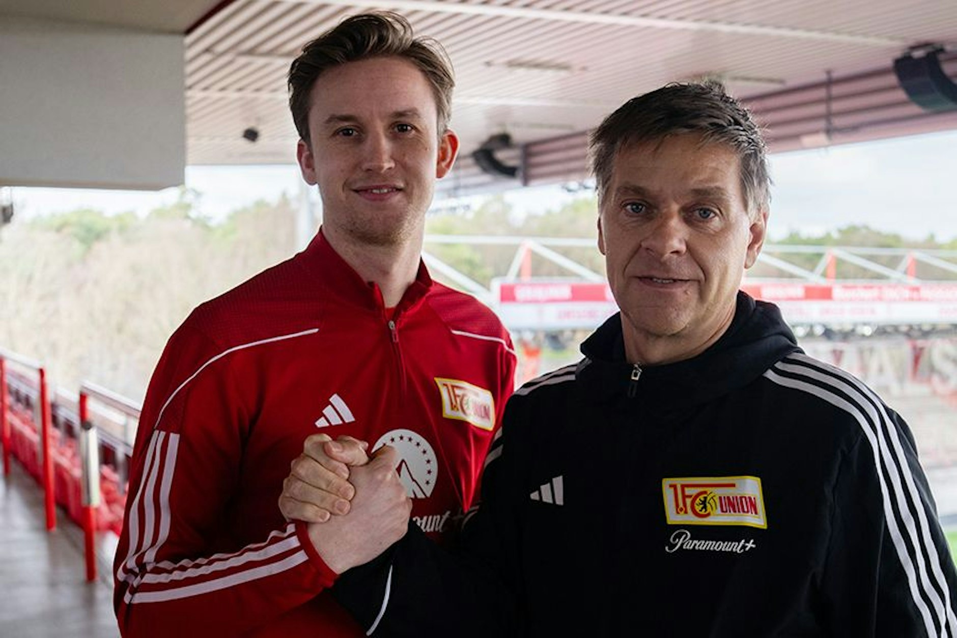 Frederik Rönnow (31) bleibt dem 1. FC Union erhalten. Manager Oliver Ruhnert (52, r.) verlängerte den auslaufenden Vertrag des Torhüters. 