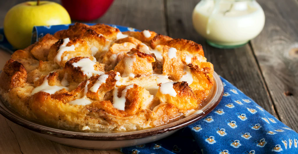 Sie suchen ein Rezept für alte Brötchen? Machen Sie diesen leckeren Brotpudding!