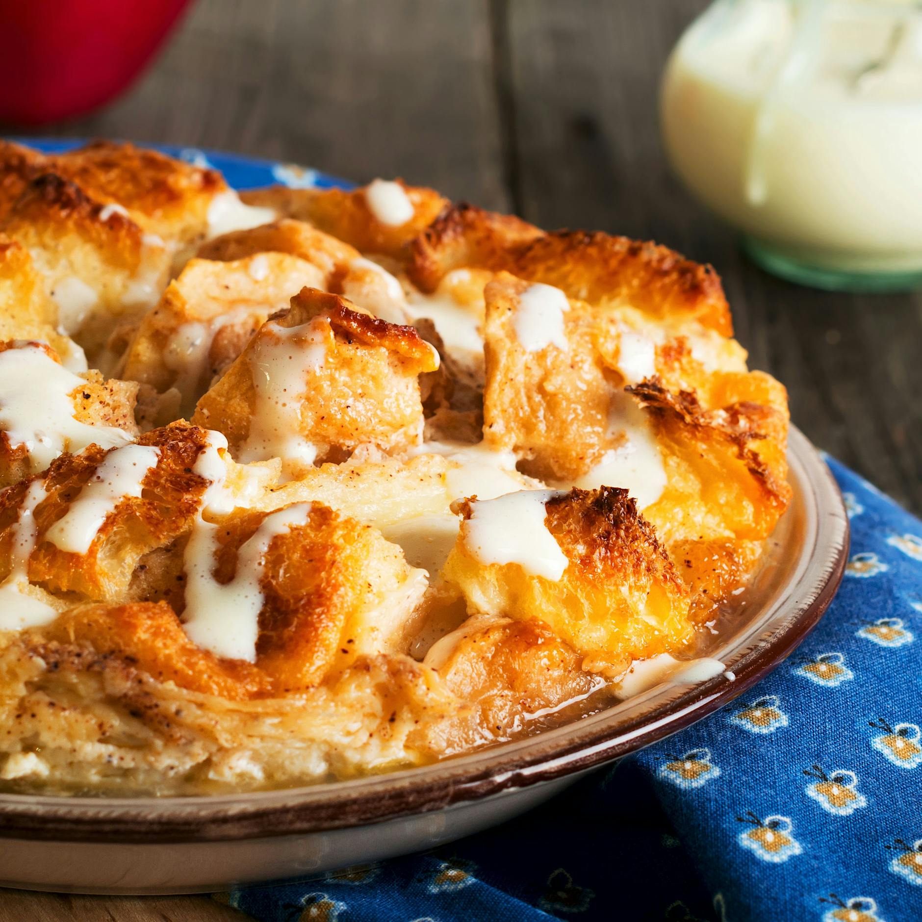 Sie suchen ein Rezept für alte Brötchen? Machen Sie diesen leckeren Brotpudding!