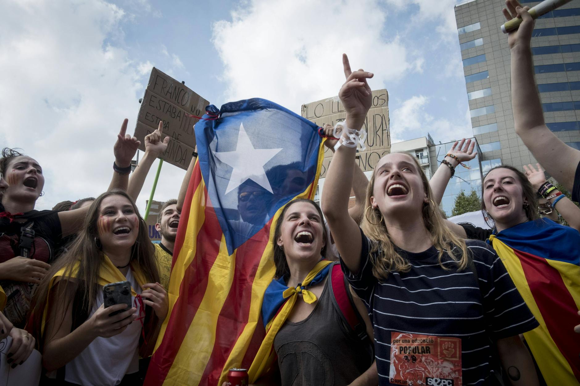 Zehntausende demonstrierten 2017 für die Unabhängigkeit Kataloniens. Wie nun bekannt wurde, erhielten die Separatistenführer üppige Gelder aus Russland.