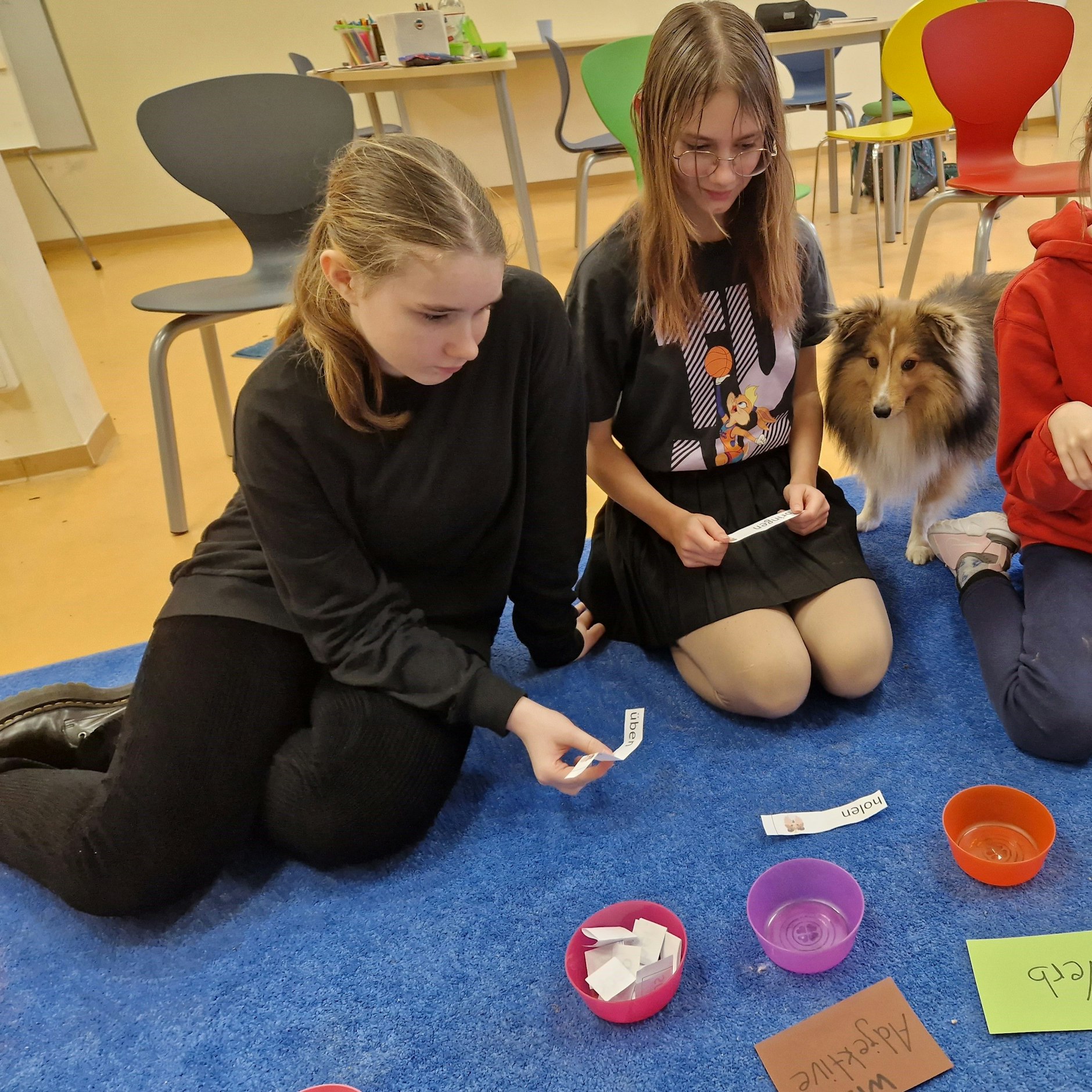 Pino hat eine einjährige Ausbildung absolviert, bevor er mit den Kindern an der&nbsp;Herbert-Tschäpe-Grundschule arbeiten durfte.