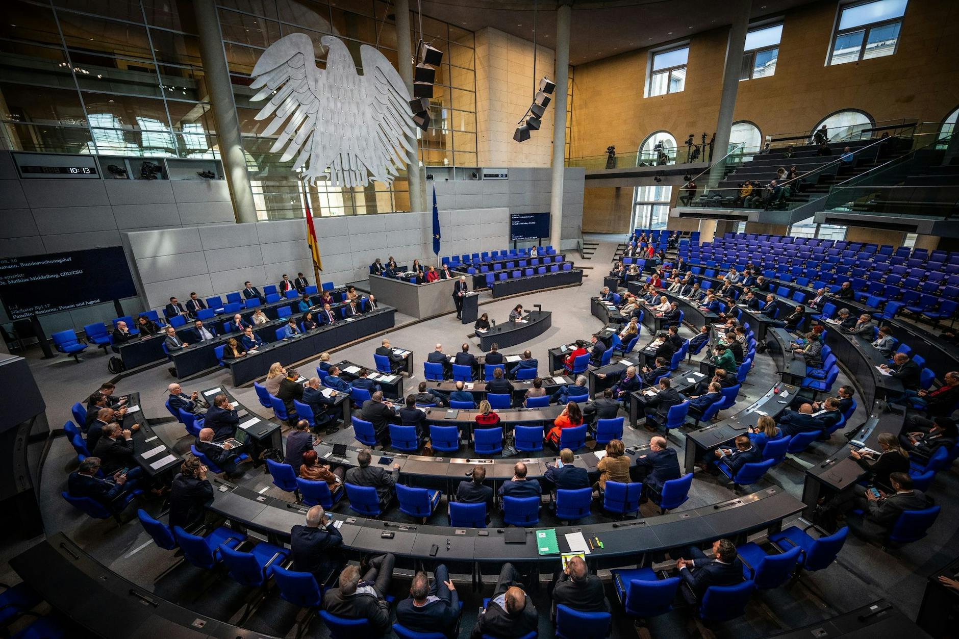 Der Bundestag berät über den Haushalt für das laufende Jahr.