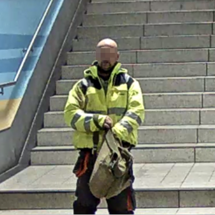 Er rief „Heil Hitler“: Berliner Polizei identifiziert diesen Hammer-Mann