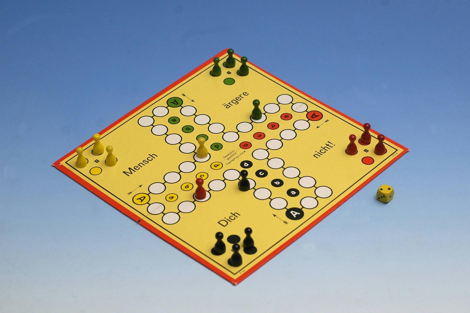 Seit 110 Jahren hat sich nichts geändert. „Mensch ärgere dich nicht“ begeistert bis heute.