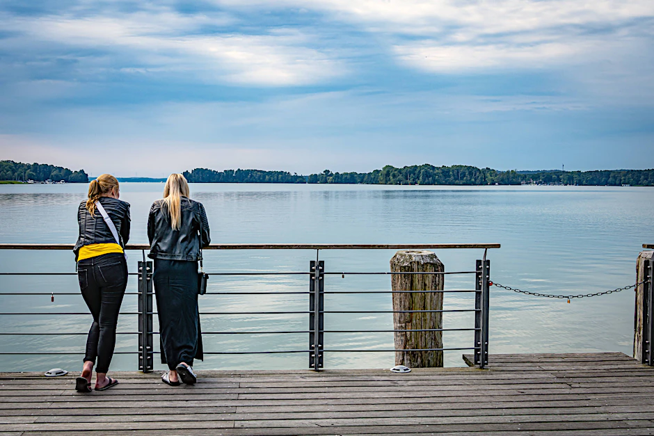 Wer ein Hotel am Scharmützelsee besucht, kann Idylle genießen.