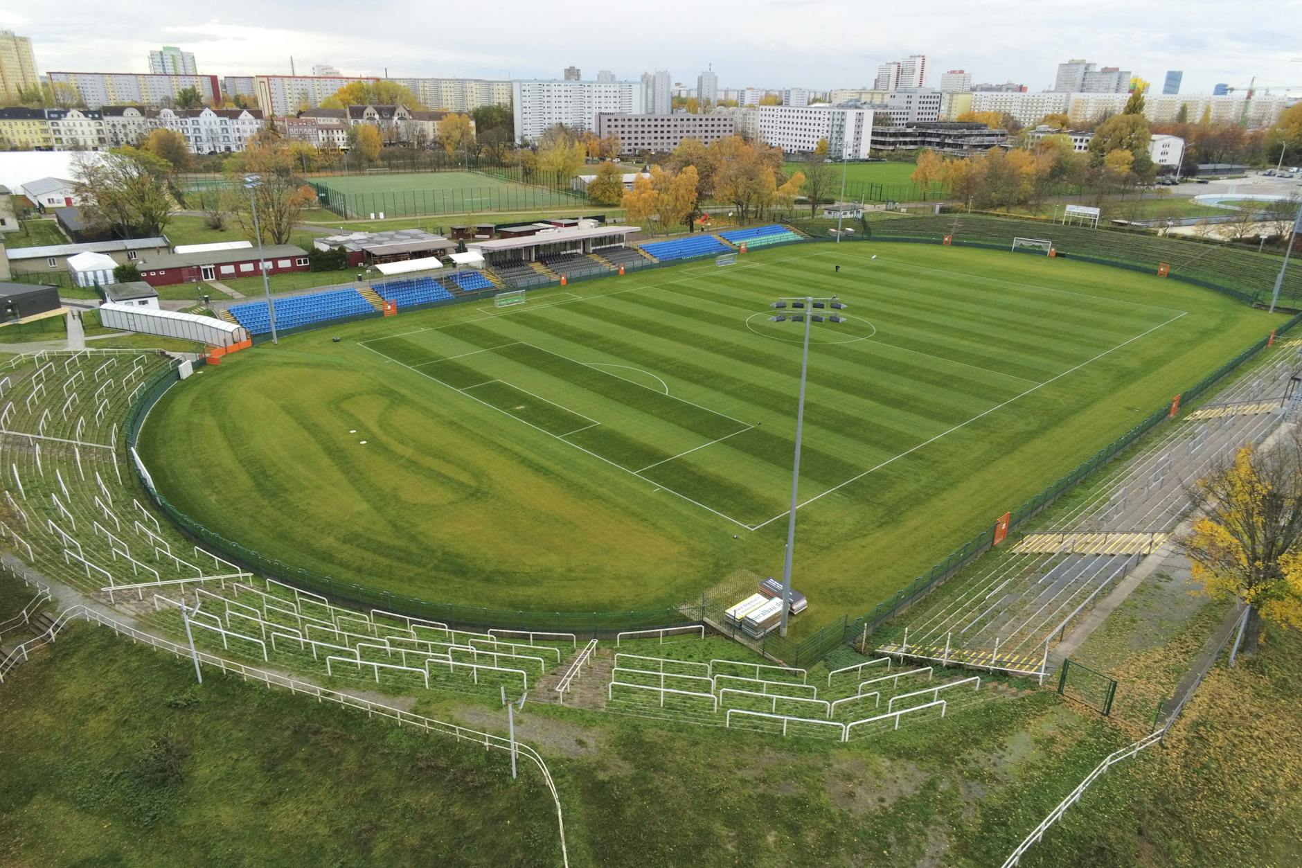 Die Spielstätte des BFC Dynamo im Sportforum muss weiter drittligatauglich ausgebaut werden.