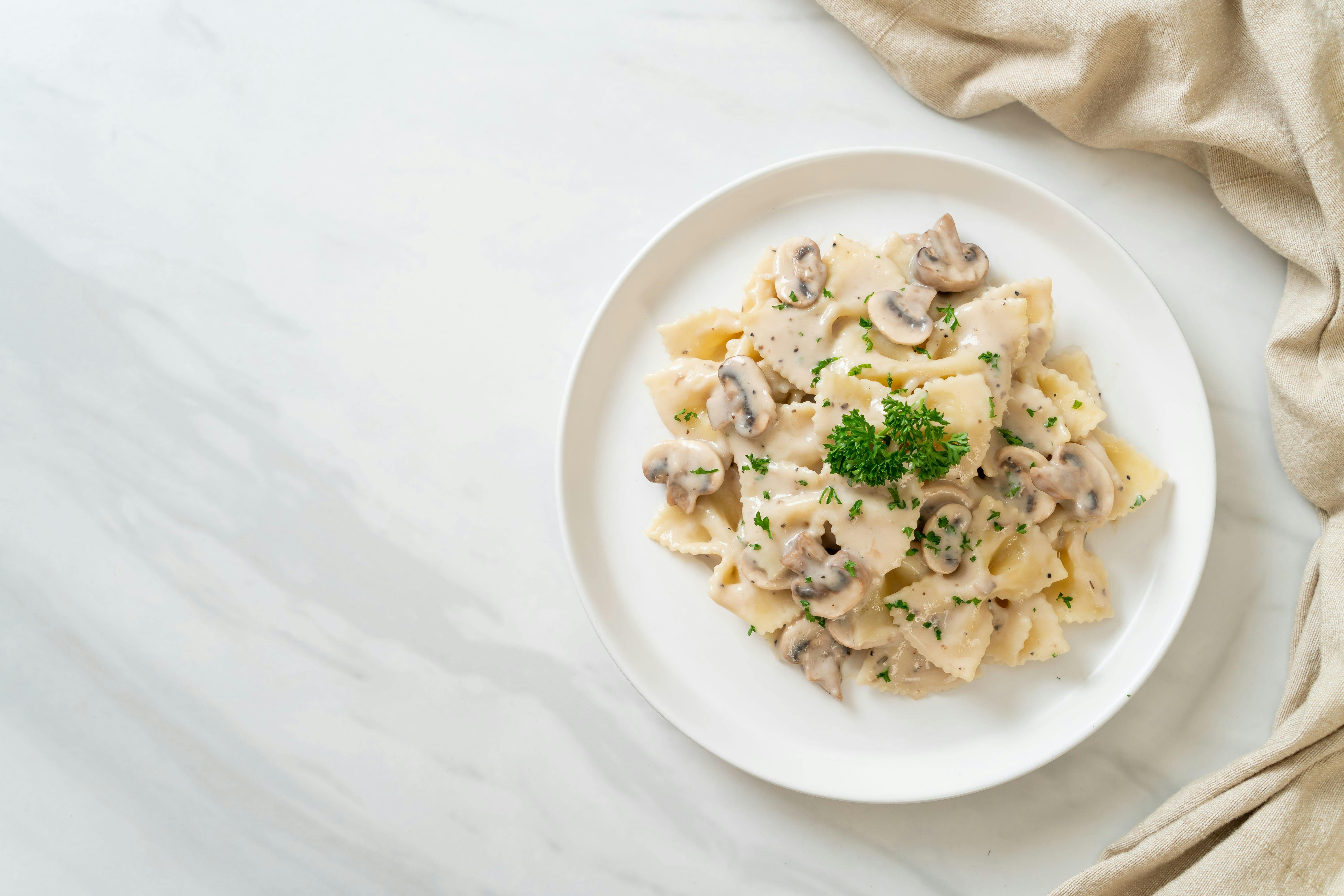 Aromatisch und cremig: Rezept für Spaghetti mit Champignons in Sahnesauce
