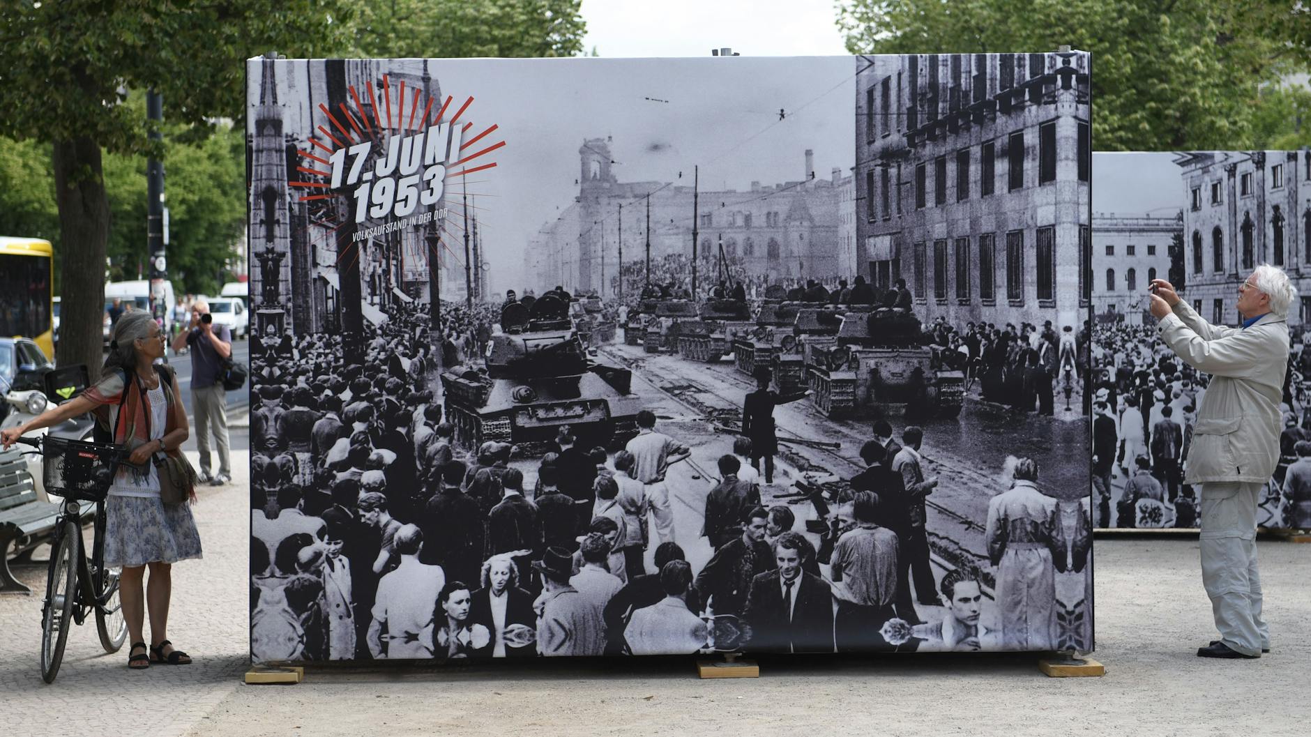 Panzer rollten an, um am 17. Juni 1953 den Volksaufstand in der DDR zu beenden, der mit einem Streik begann. In Berlin wurde im vergangenen Jahr mit einer Fotoschau daran erinnert.