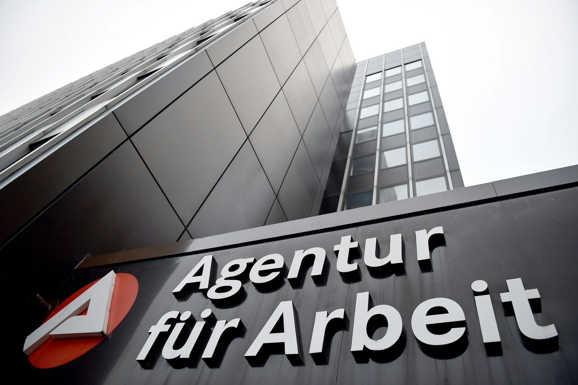 Mehr Menschen in Deutschland haben sich arbeitslos gemeldet.