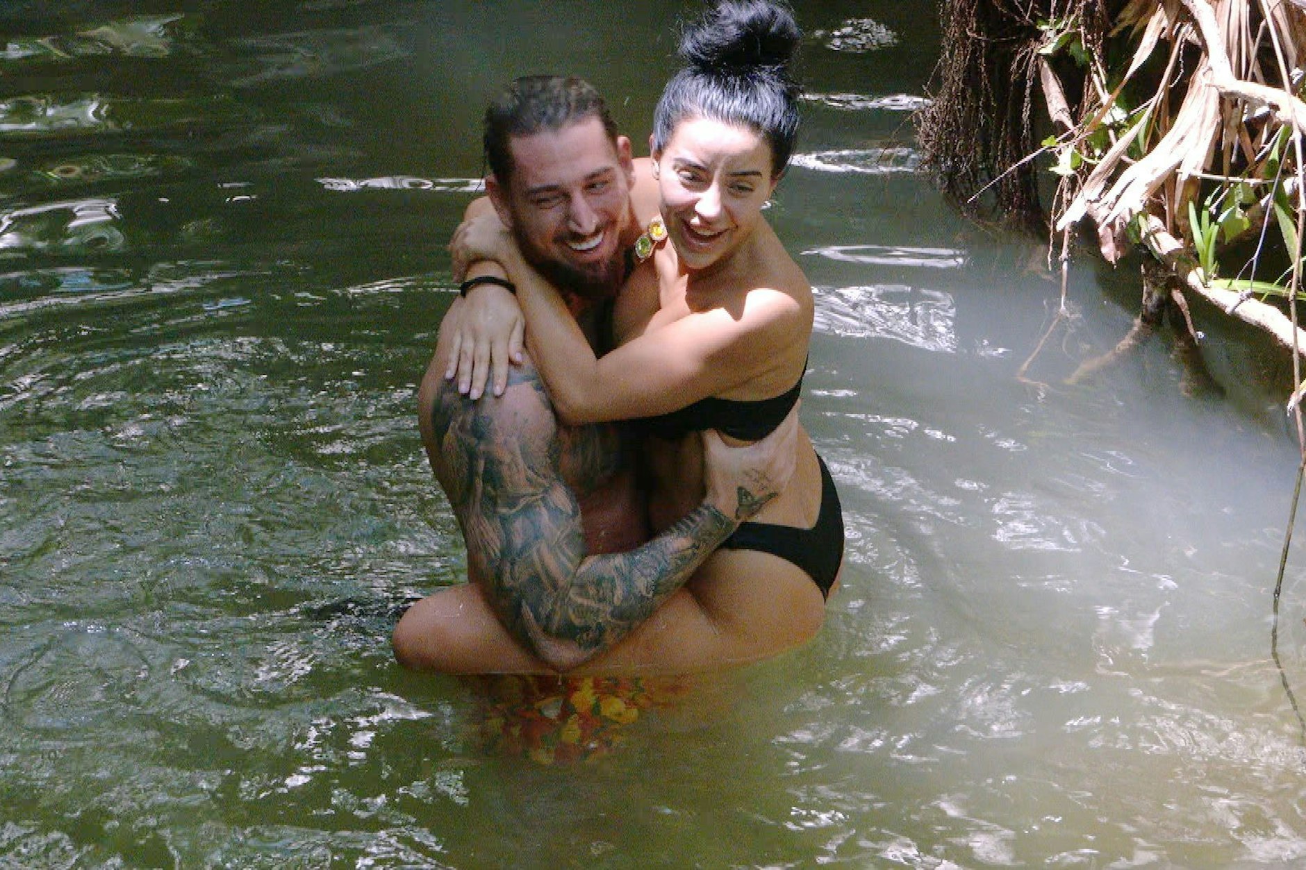 Mike Heiter und Leyla Lahouar kommen sich im Dschungelcamp näher.