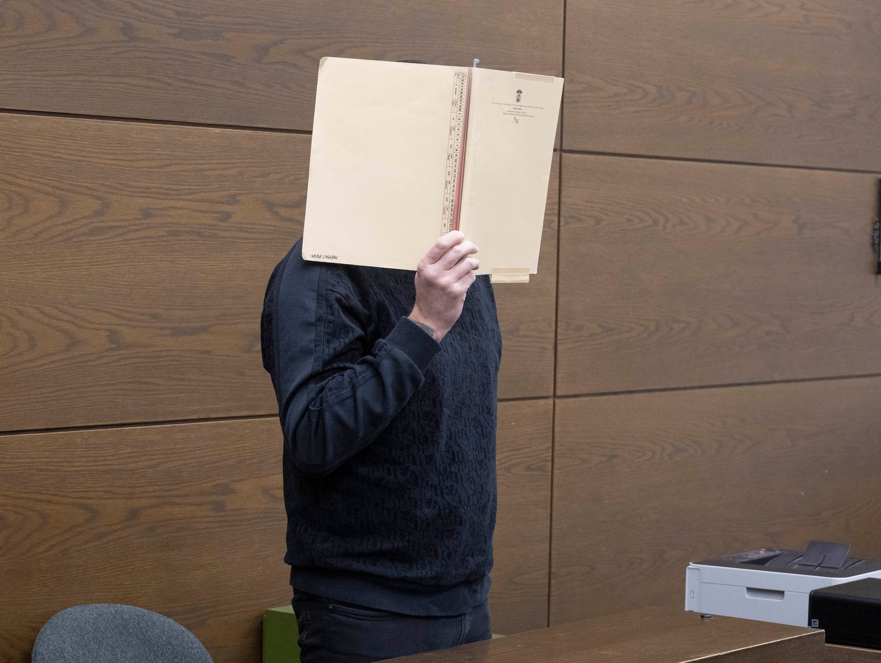 Der Betrüger wollte Zehntausende Euro: Ex-Polizist lockt ihn in Falle