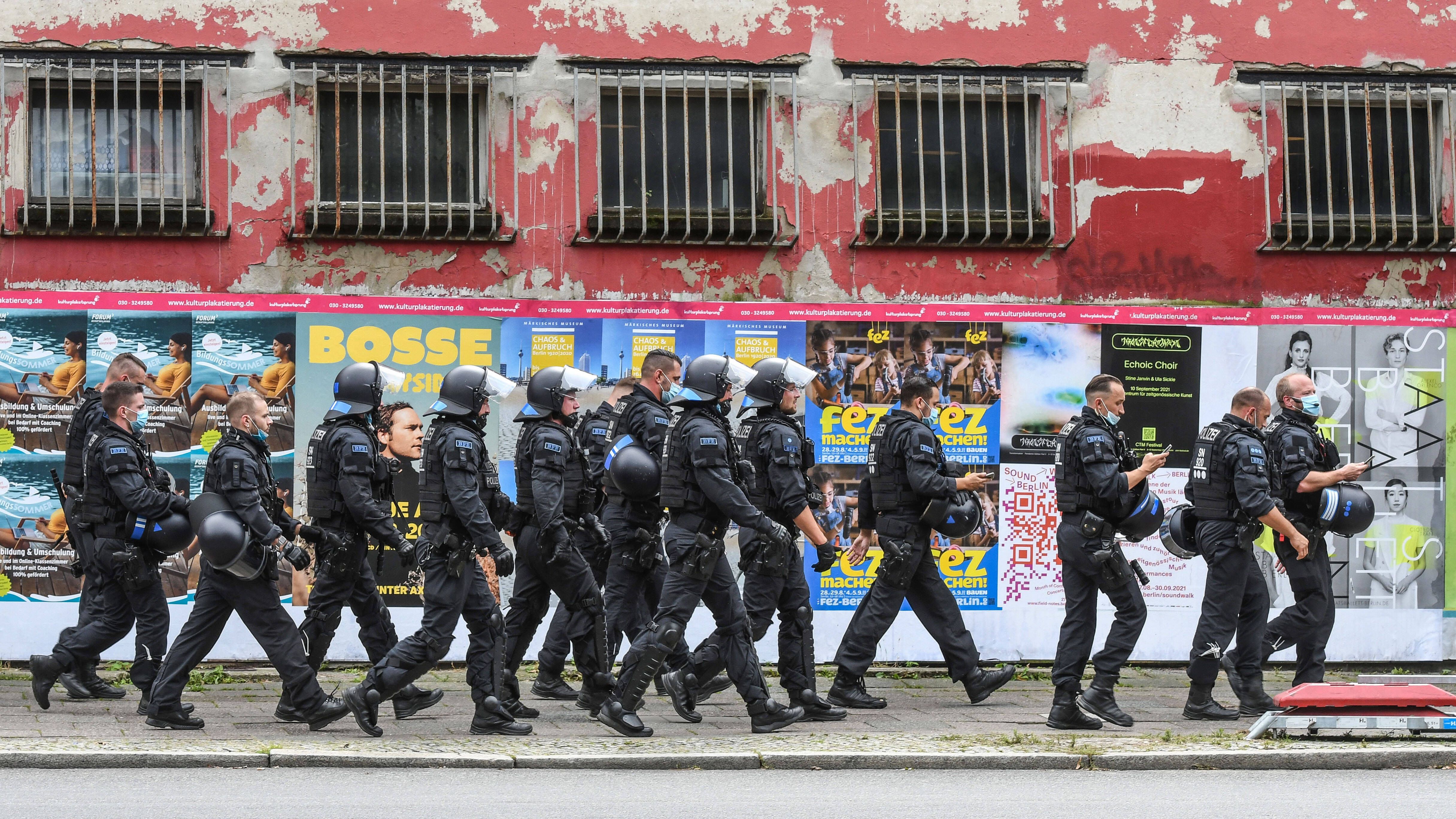 Stilkritik: Berliner Polizei – das ginge auch im Berghain