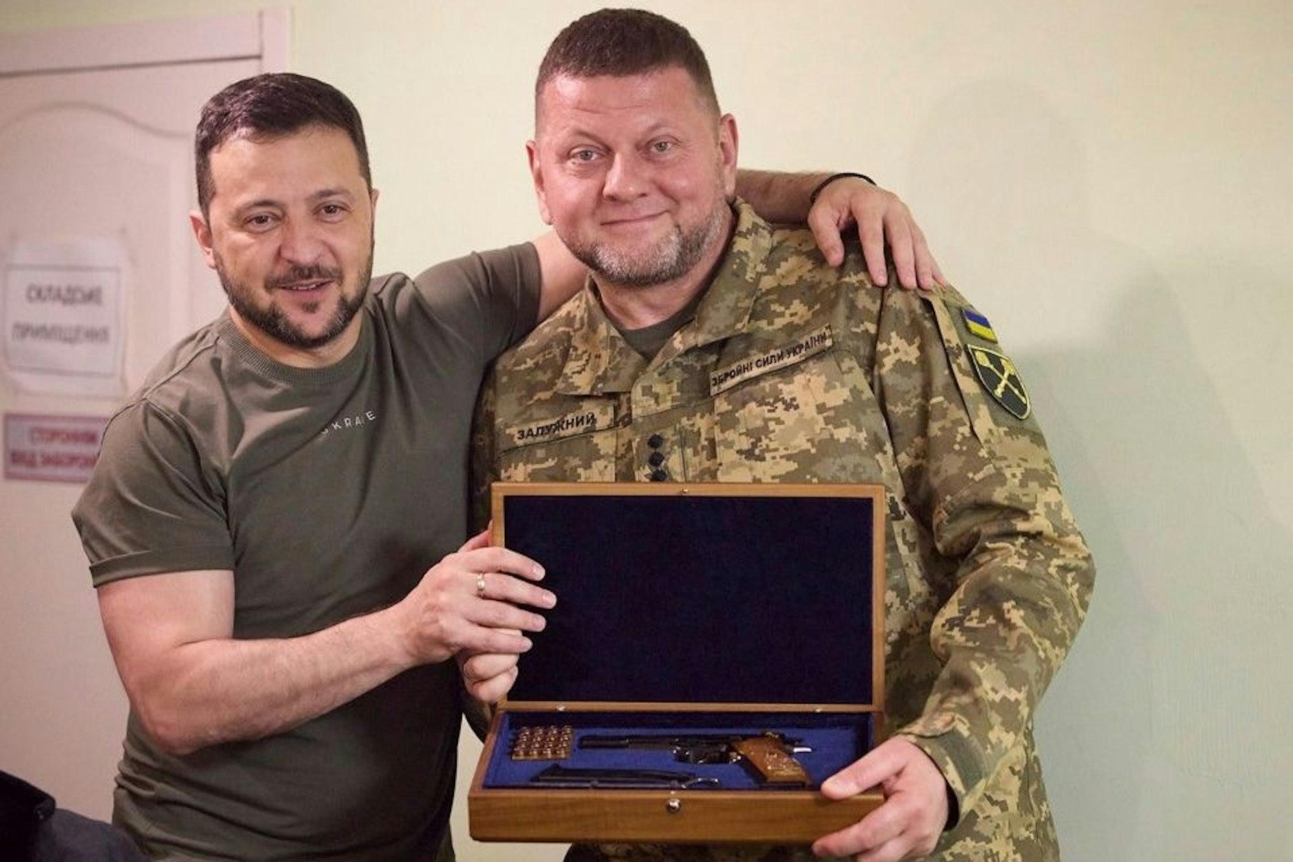 Hier noch in Eintracht: Präsident Wolodymyr Selenskyj und Oberbefehlshaber Walerij Saluschnyj