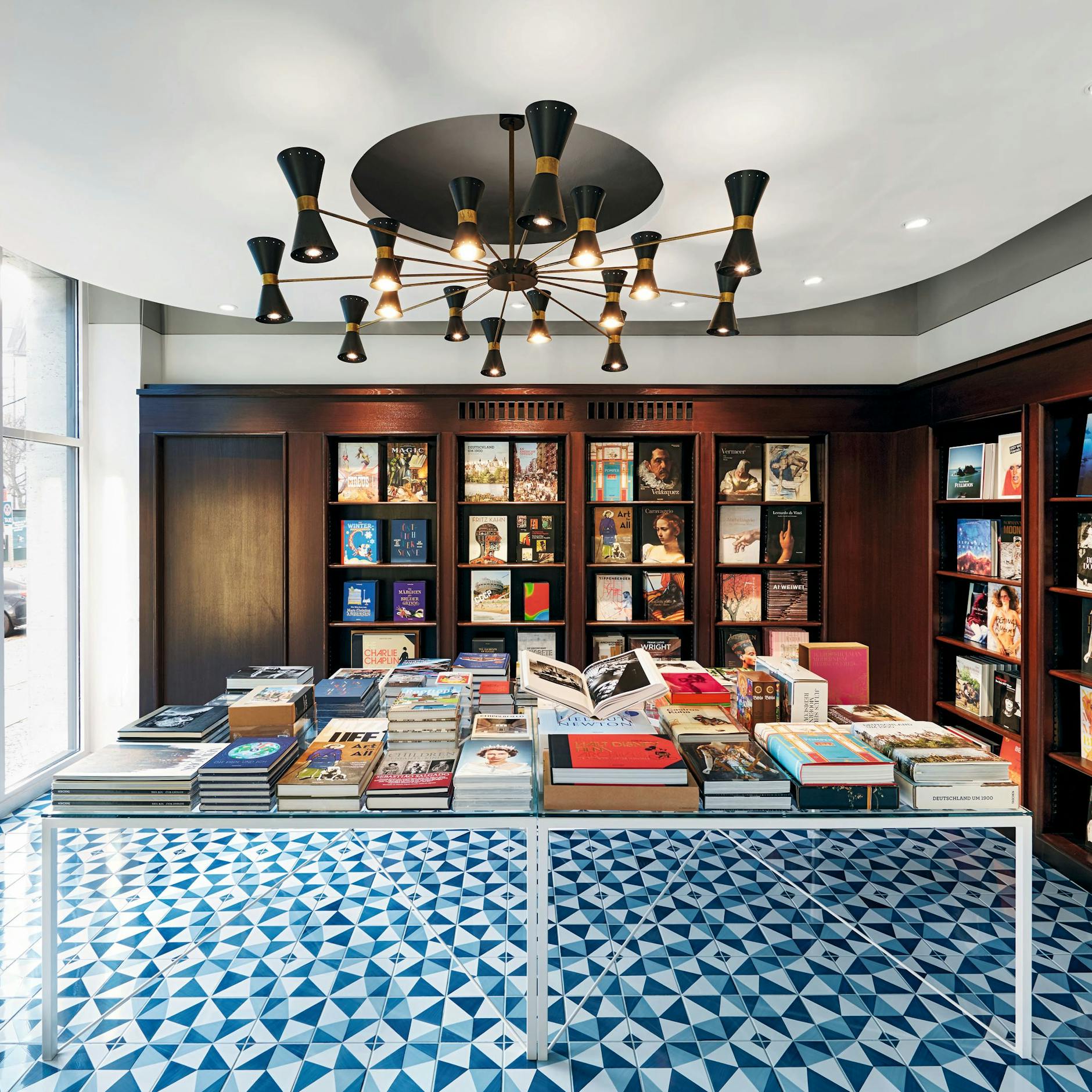 Image - Berlin: Taschen-Verlag veranstaltet jährlichen Sale – Bildband-Schnäppchen im Store in Charlottenburg