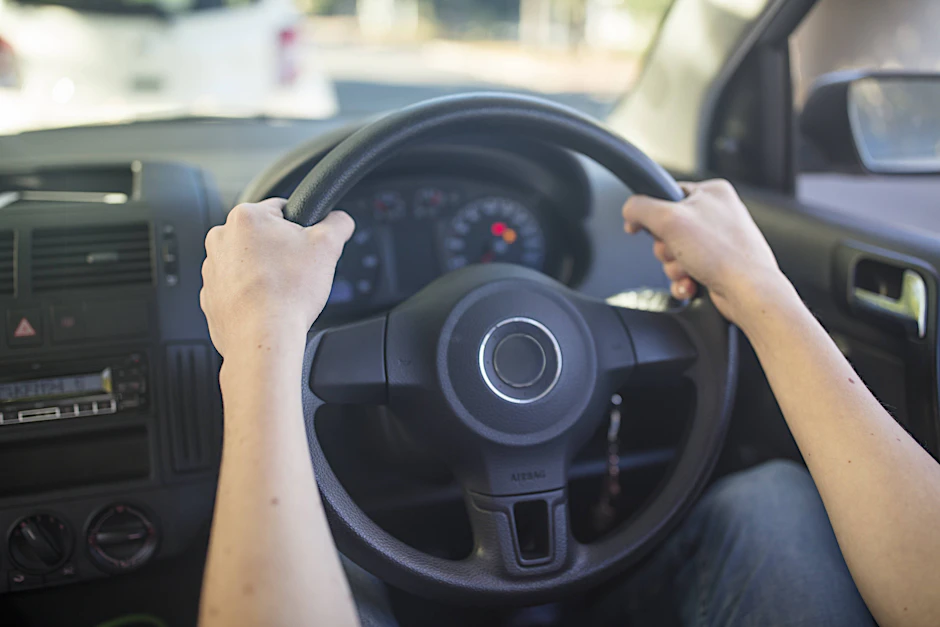 Fahrschüler in Berlin müssen lange auf einen Prüfungstermin warten. Das soll sich nun ändern.