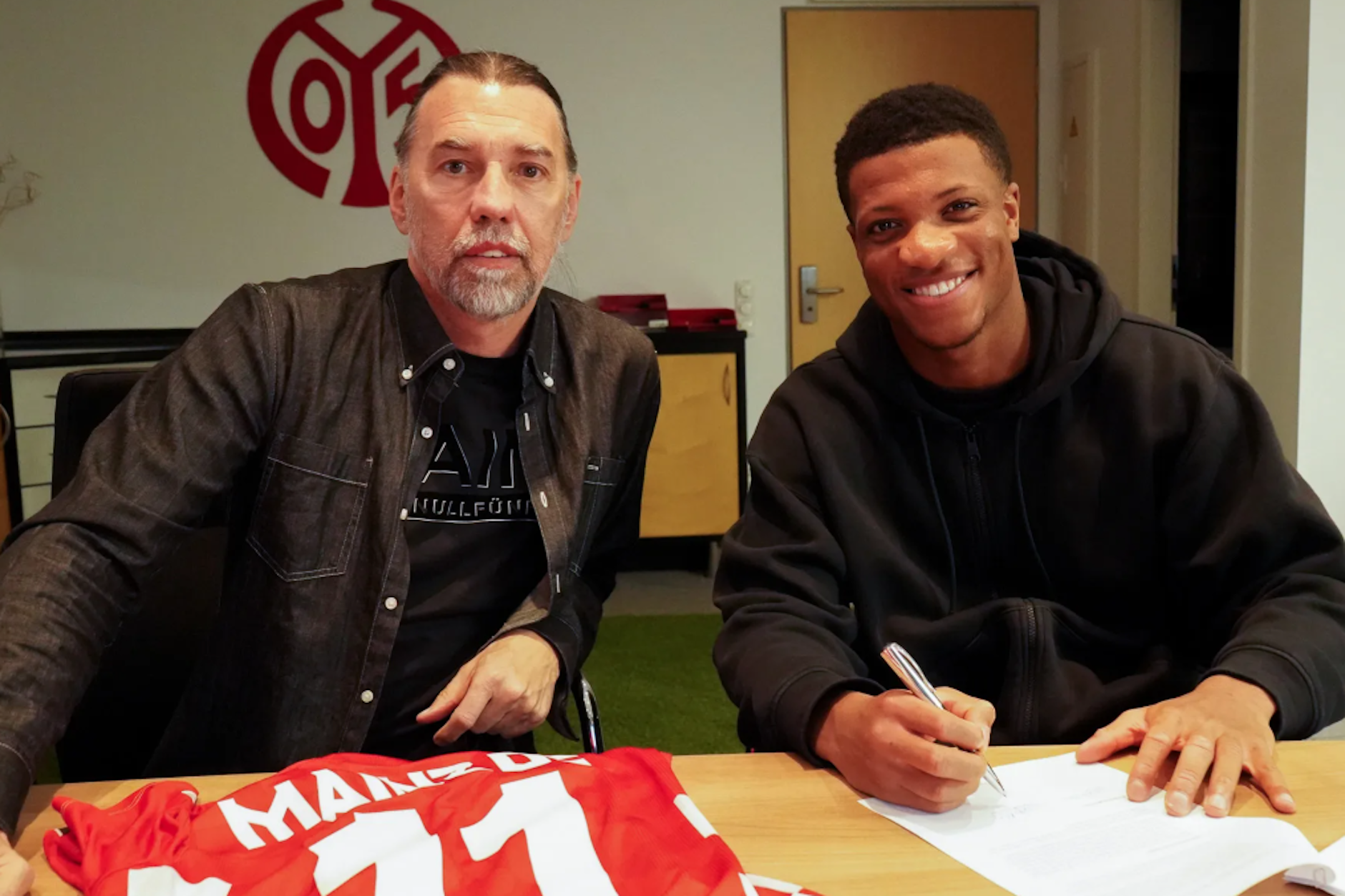 Ex-Hertha-Profi Jessic Ngankam unterschrieb Donnerstag beim Mainzer Sportdirektor Martin Schmidt seinen Arbeitsvertrag bis Saisonende.