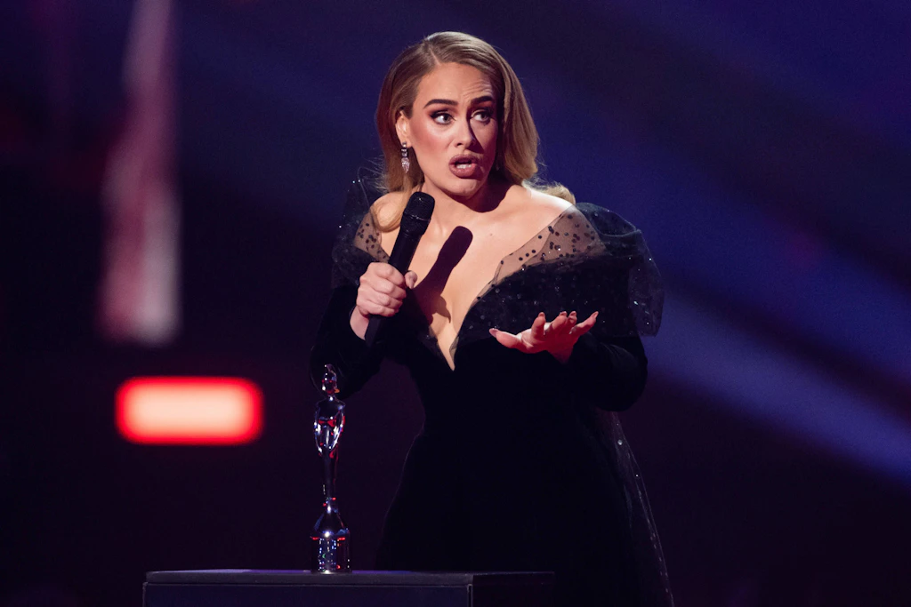 Adele beschwichtigt Berlin: „München ist random, guten Tag, Babes!“