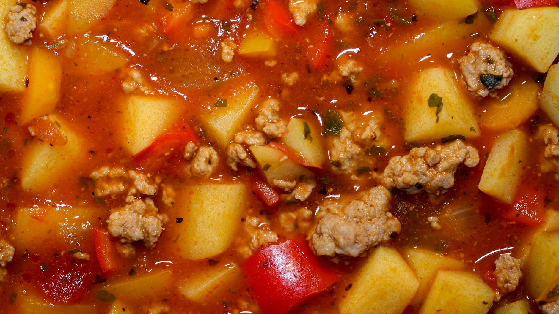 Leckerer Bauerntopf mit Hackfleisch: Dieses Rezept für deftigen Eintopf ist einfach ein Genuss.