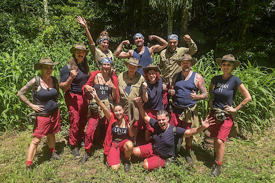 HANDOUT - Die Stars, Kim Virginia (von links oben), Mike Heiter, David Odonkor, Cora Schumacher (von links unten), Fabio Knez, Anya Elsner, Leyla Lahouar, Hein Hoenig, Lucy Diakovska, Twenty4Tim, Felix von Jascheroff und Sarah Kern, stehen am ersten Tag der Jubiläumsausgabe des TV-Dschungelcamps zu einem Gruppenfoto zusammen.  