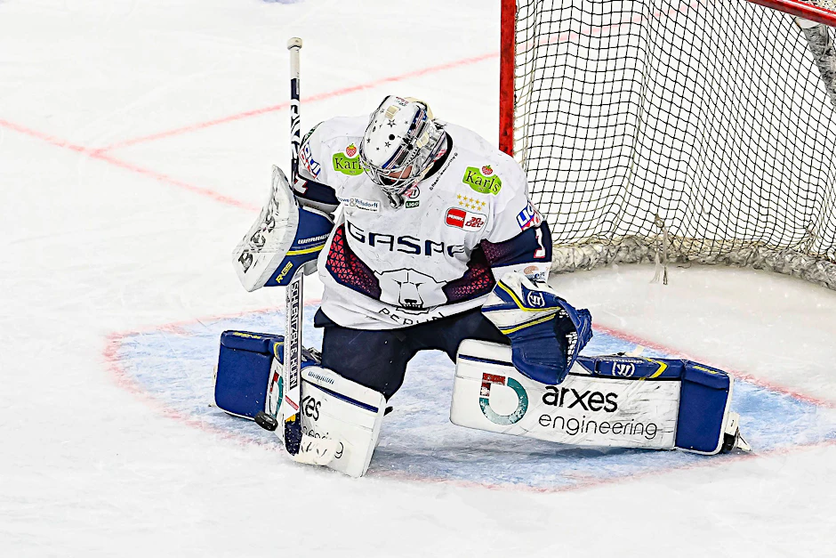 Torhüter Jonas Stettmer zeigte zuletzt starke Leistungen für die Eisbären Berlin.