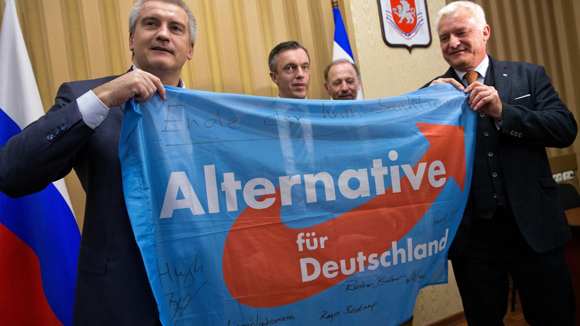 Der AfD-Abgeordnete Eugen Schmidt (2.v.l.) reiste 2018 auf die von Russland besetzte ukrainische Halbinsel Krim.