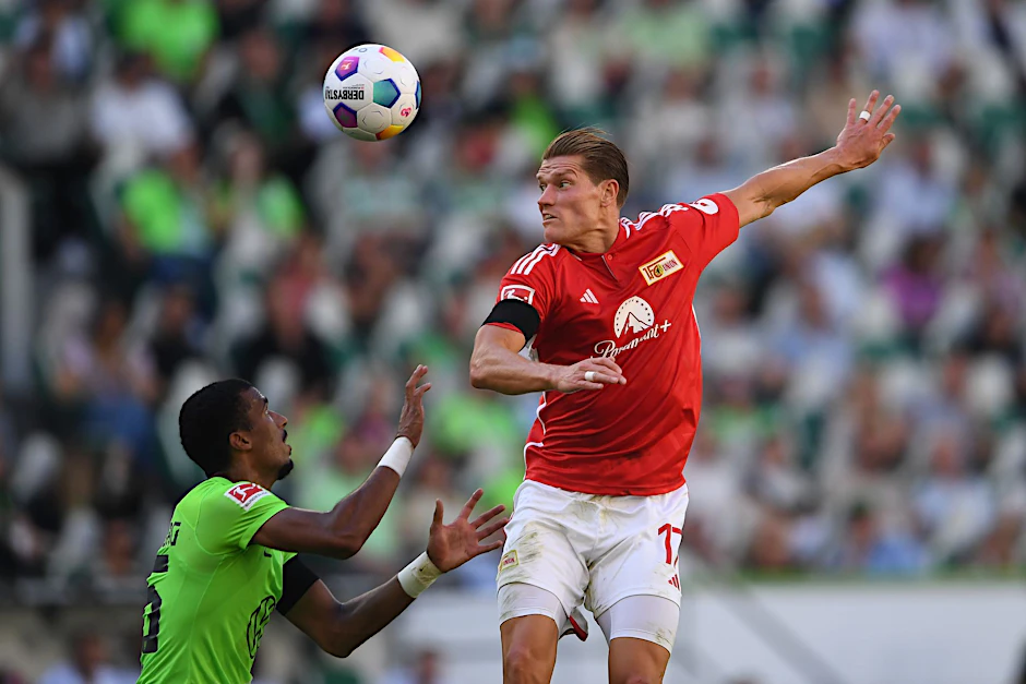 ARCHIV - Trägt bald das Trikot des VfL Wolfsburg: Kevin Behrens.  