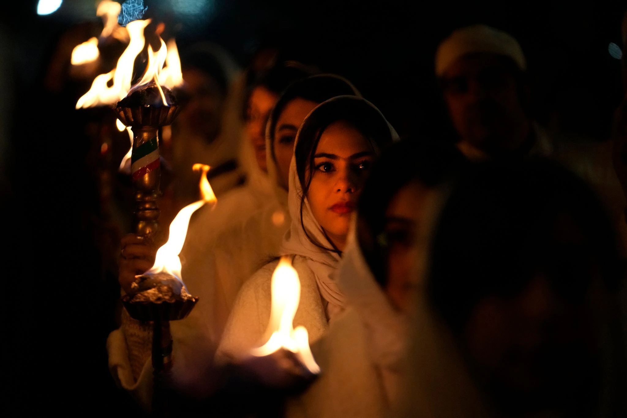 Hunderte von zoroastrischen Minderheiten versammeln sich, um ihr traditionelles Sadeh-Fest zu feiern, die Erschaffung des Feuers, das bis in die vorislamische Vergangenheit des Irans zurückreicht.  