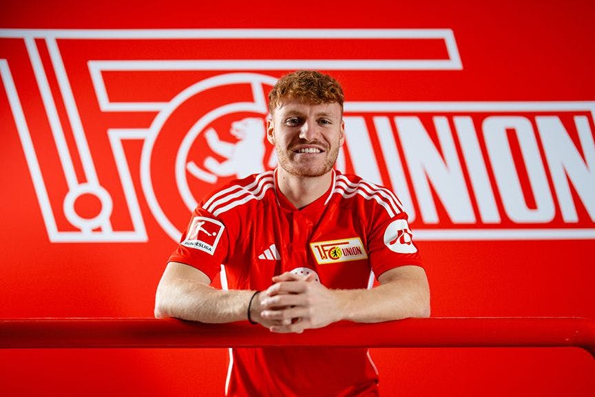 Hat endlich gut lachen: Yorbe Vertessen (23) wechselt nach viel Theater von der PSV Eindhoven zum 1. FC Union und soll in Köpenick für Tore sorgen.