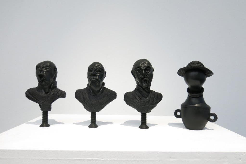 Diese Bronzestatuen wurden bei einem Einbruch in Mitte entwendet.